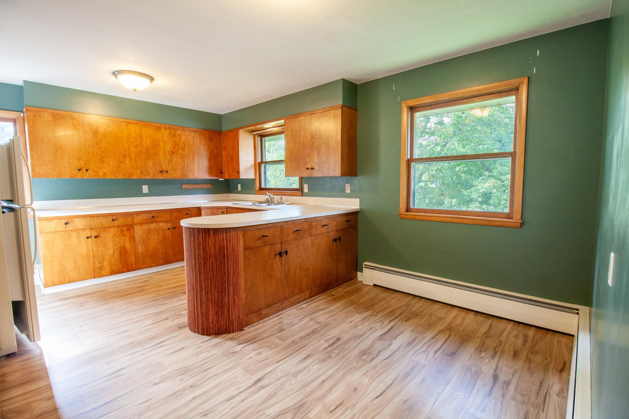 1959 single family home for sale at 919 N Park Street in Fergus Falls, MN — 3 bed, 2 bath (photo 3 of 37)