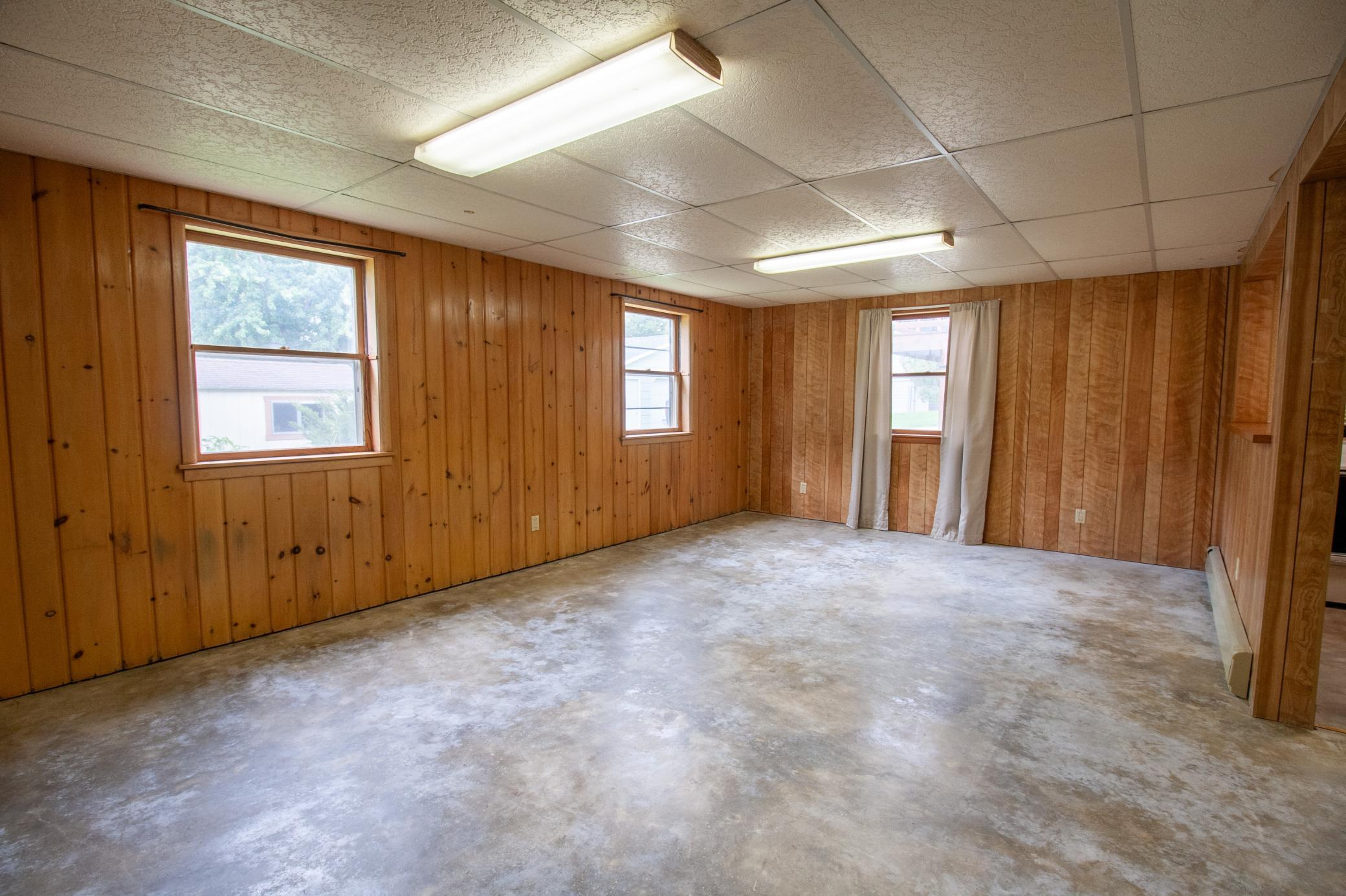 1959 single family home for sale at 919 N Park Street in Fergus Falls, MN — 3 bed, 2 bath (photo 21 of 37)