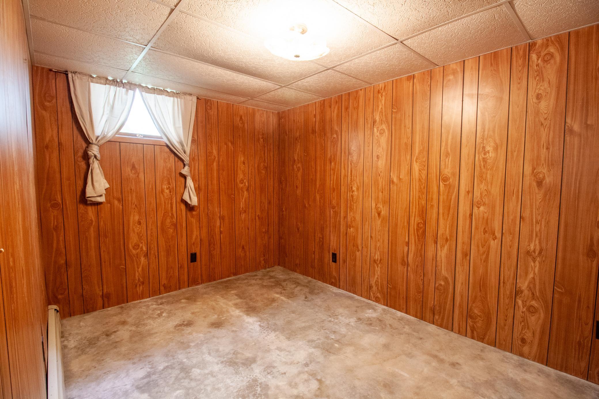 1959 single family home for sale at 919 N Park Street in Fergus Falls, MN — 3 bed, 2 bath (photo 27 of 37)