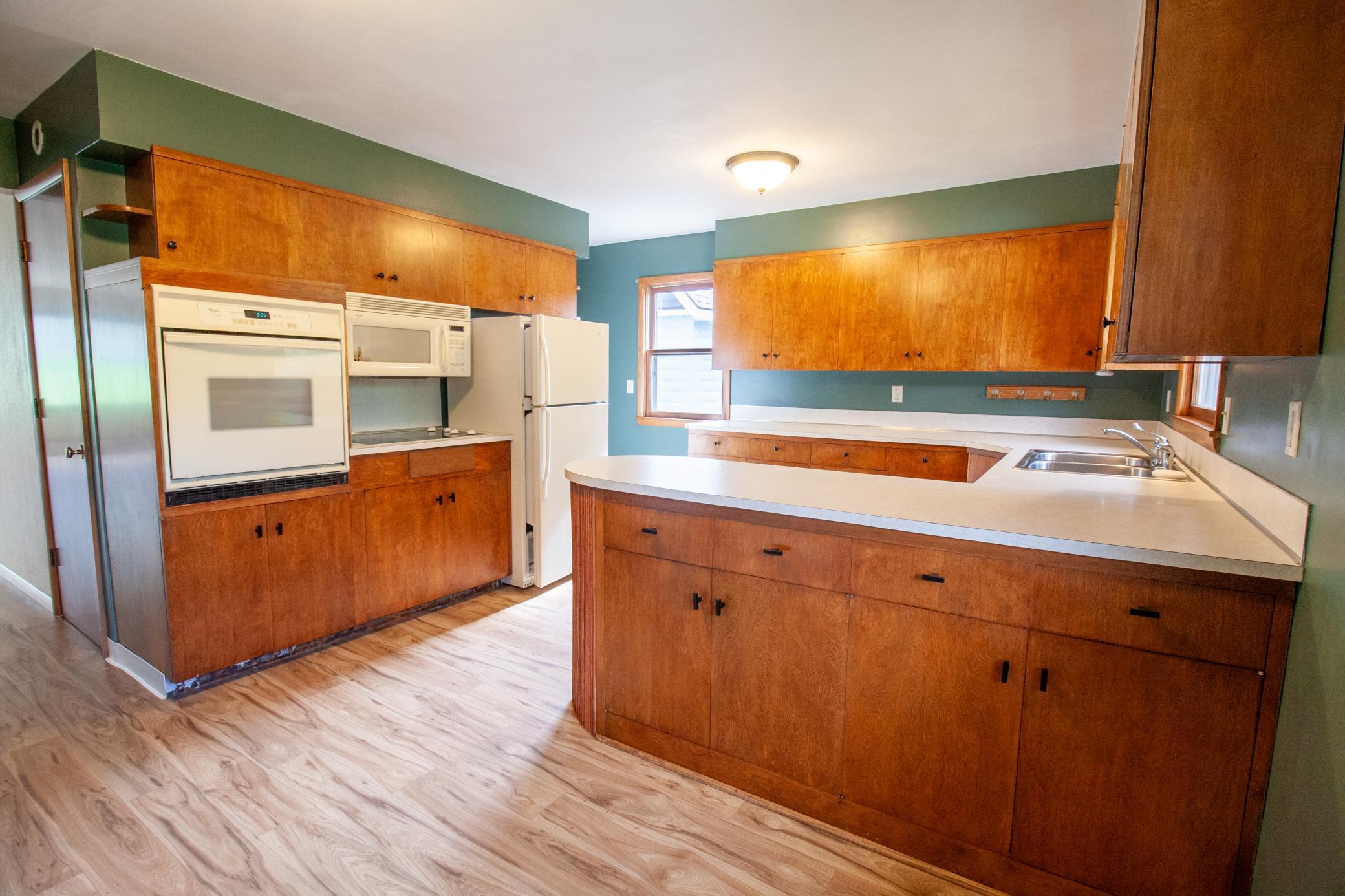 1959 single family home for sale at 919 N Park Street in Fergus Falls, MN — 3 bed, 2 bath (photo 4 of 37)