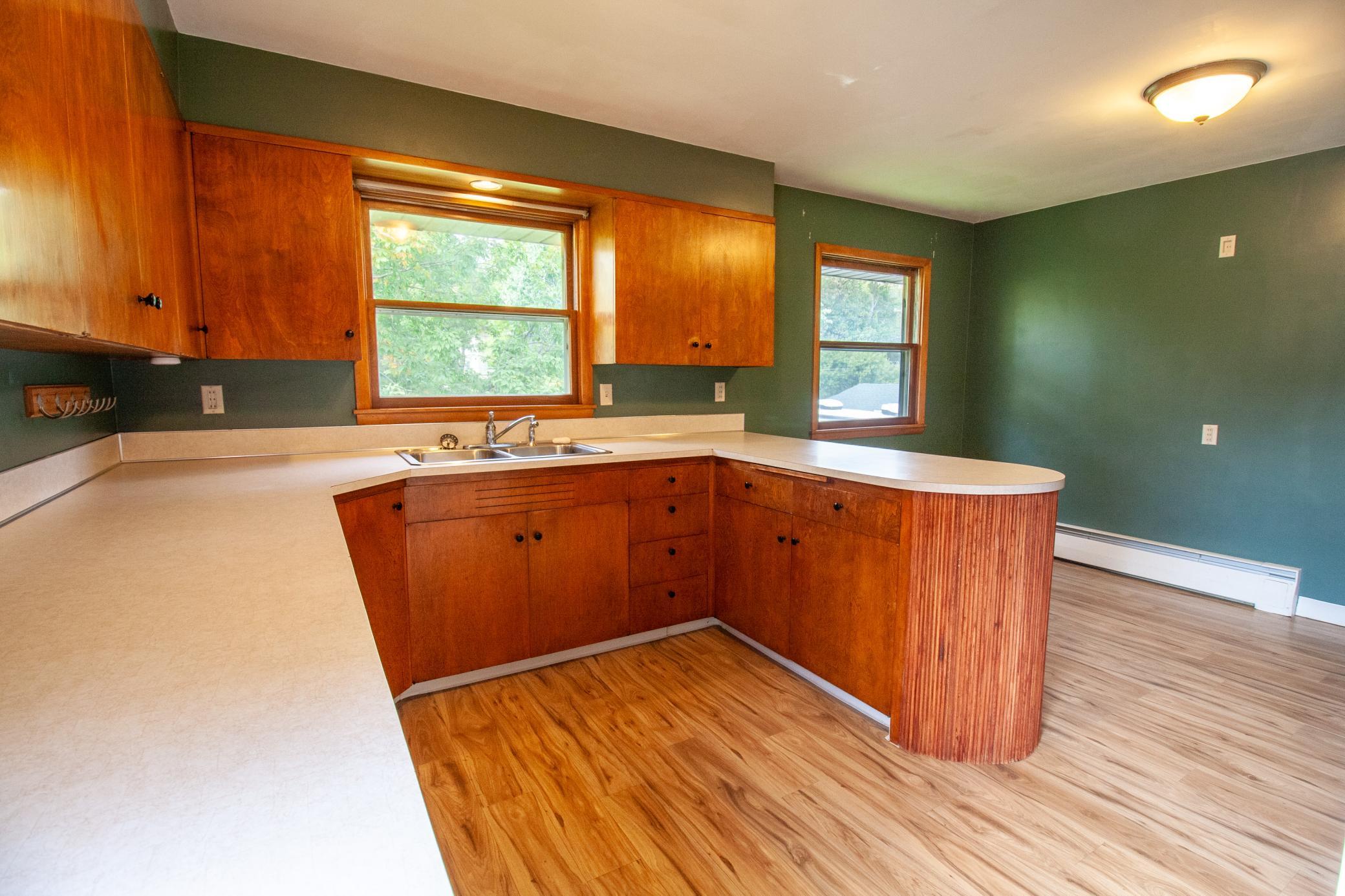 1959 single family home for sale at 919 N Park Street in Fergus Falls, MN — 3 bed, 2 bath (photo 5 of 37)