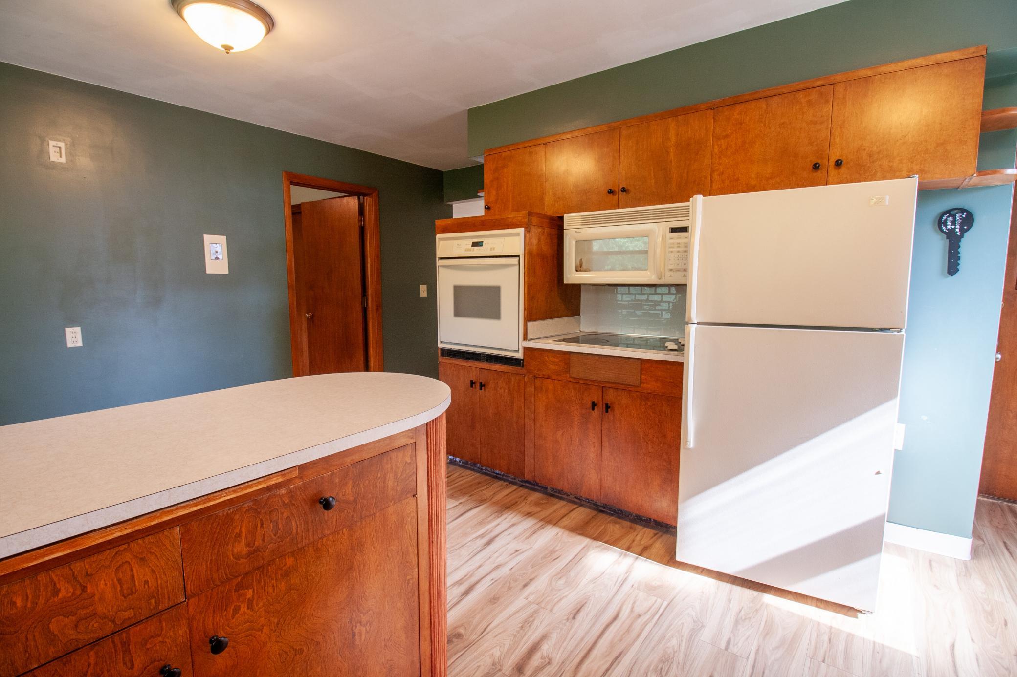 1959 single family home for sale at 919 N Park Street in Fergus Falls, MN — 3 bed, 2 bath (photo 6 of 37)