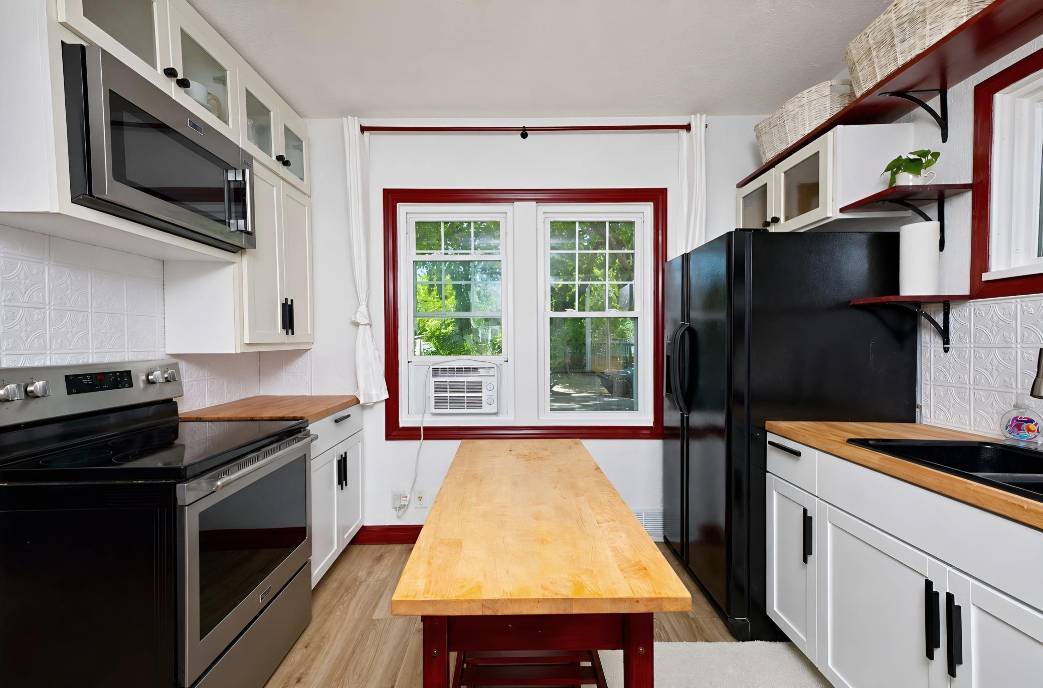 1923 single family home for sale at 1210 13 1/2 Street S in Fargo, ND — 2 bed, 1 bath (photo 9 of 30)