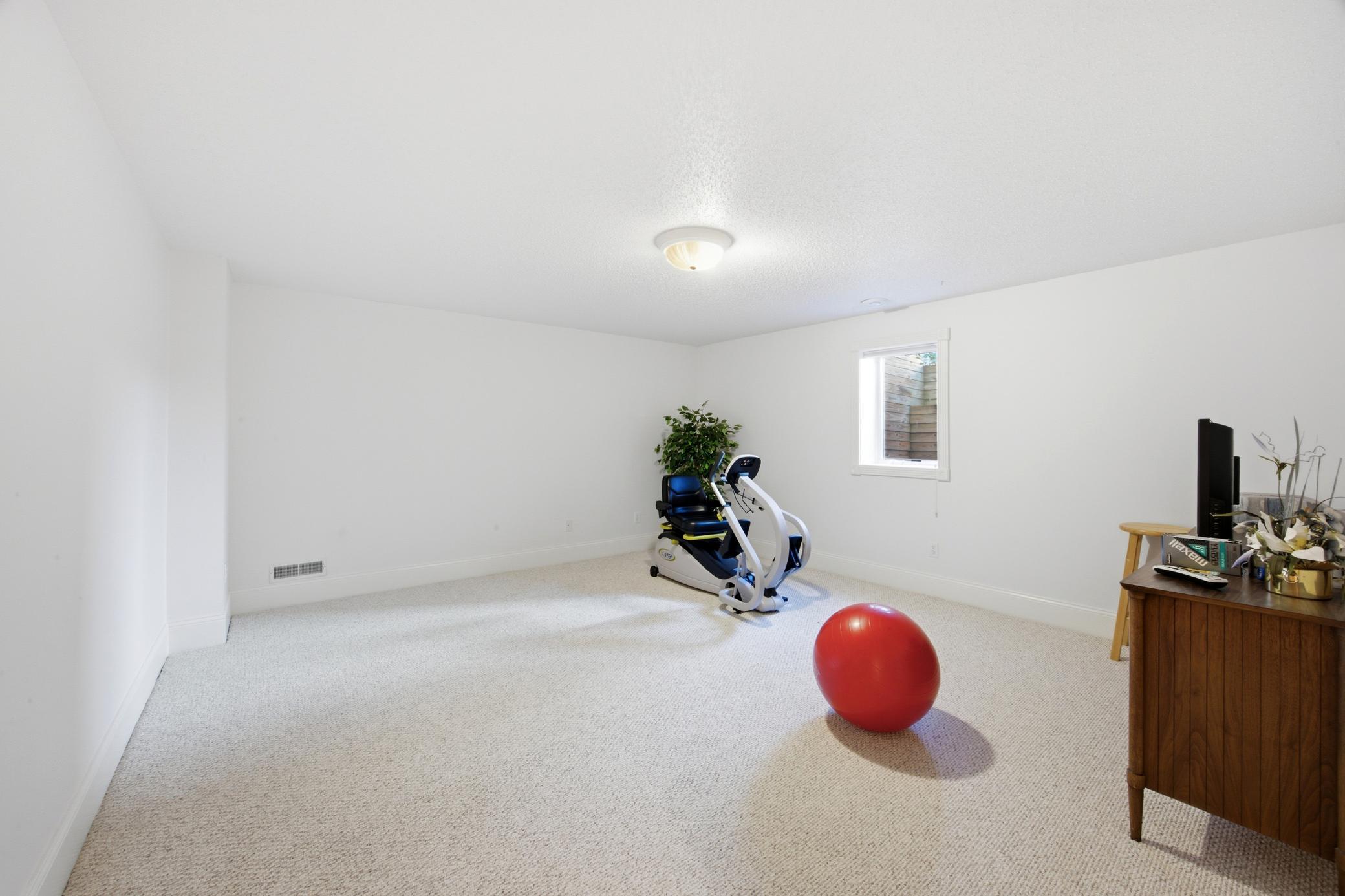 1996 single family home for sale at 4233 Timberline Drive S in Fargo, ND — 5 bed, 4 bath (photo 30 of 55)