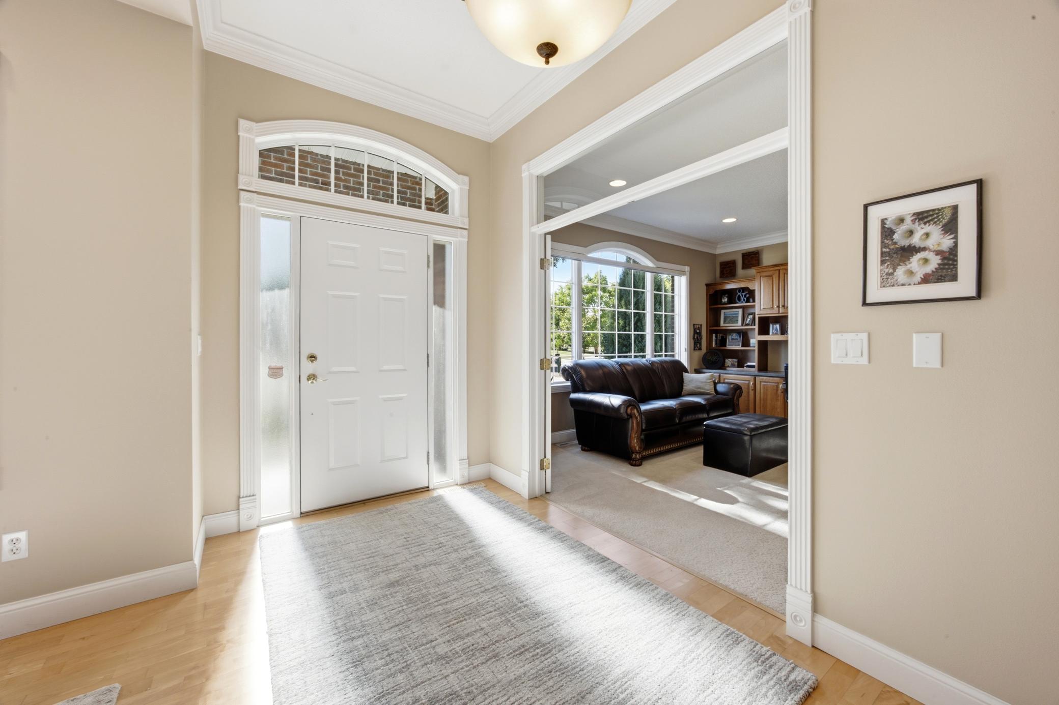 1996 single family home for sale at 4233 Timberline Drive S in Fargo, ND — 5 bed, 4 bath (photo 4 of 55)