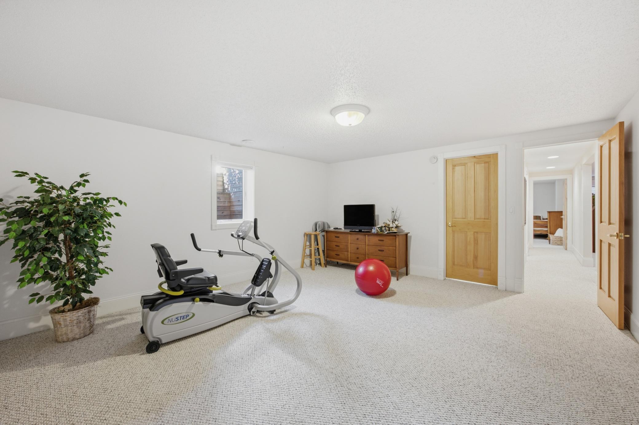 1996 single family home for sale at 4233 Timberline Drive S in Fargo, ND — 5 bed, 4 bath (photo 31 of 55)