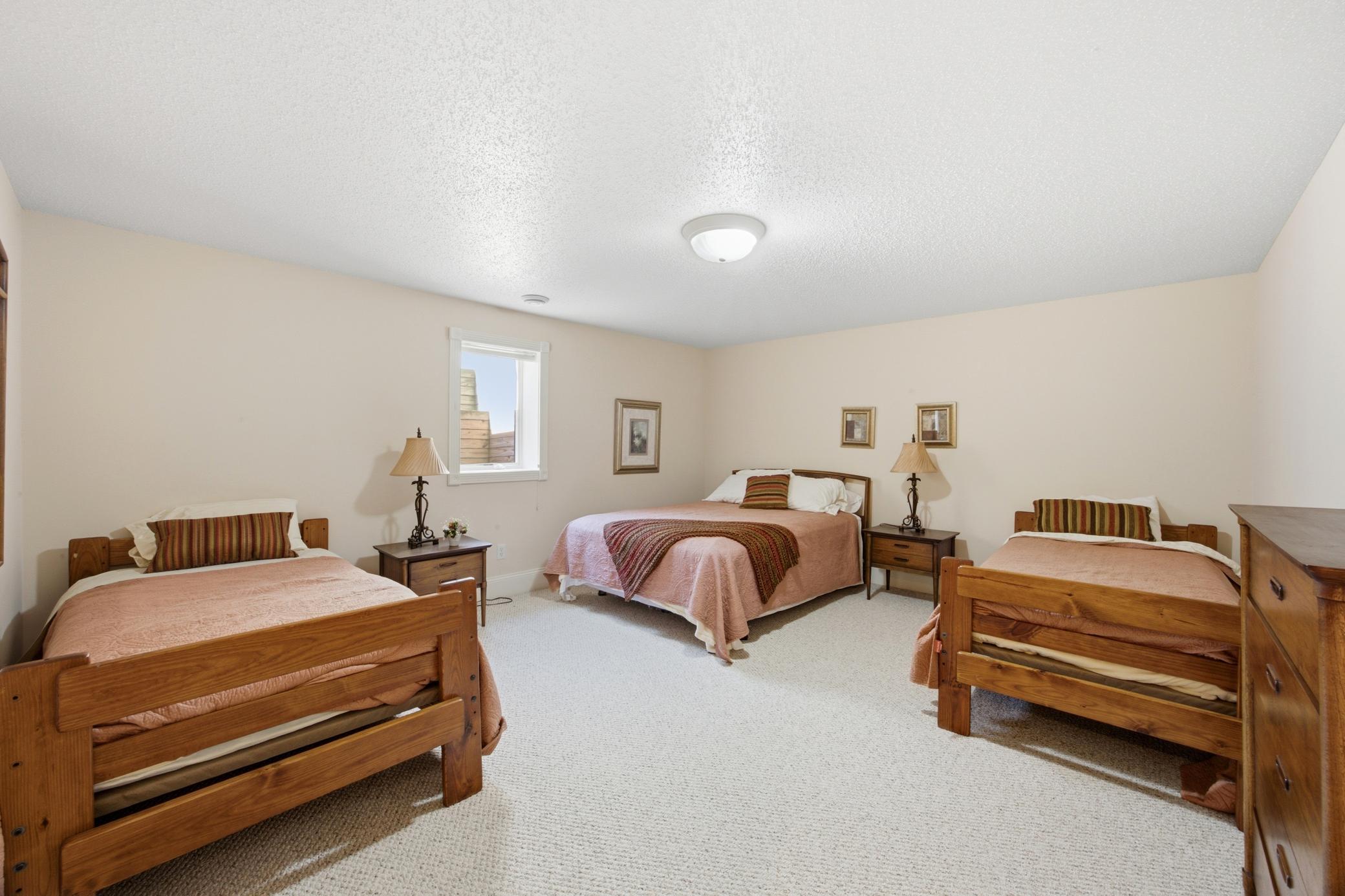 1996 single family home for sale at 4233 Timberline Drive S in Fargo, ND — 5 bed, 4 bath (photo 33 of 55)