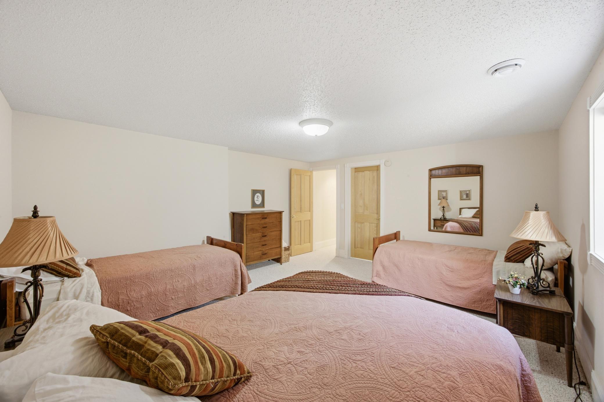 1996 single family home for sale at 4233 Timberline Drive S in Fargo, ND — 5 bed, 4 bath (photo 34 of 55)