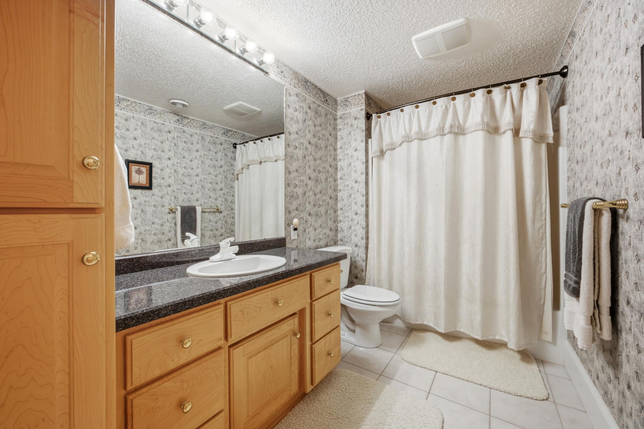 1996 single family home for sale at 4233 Timberline Drive S in Fargo, ND — 5 bed, 4 bath (photo 36 of 55)