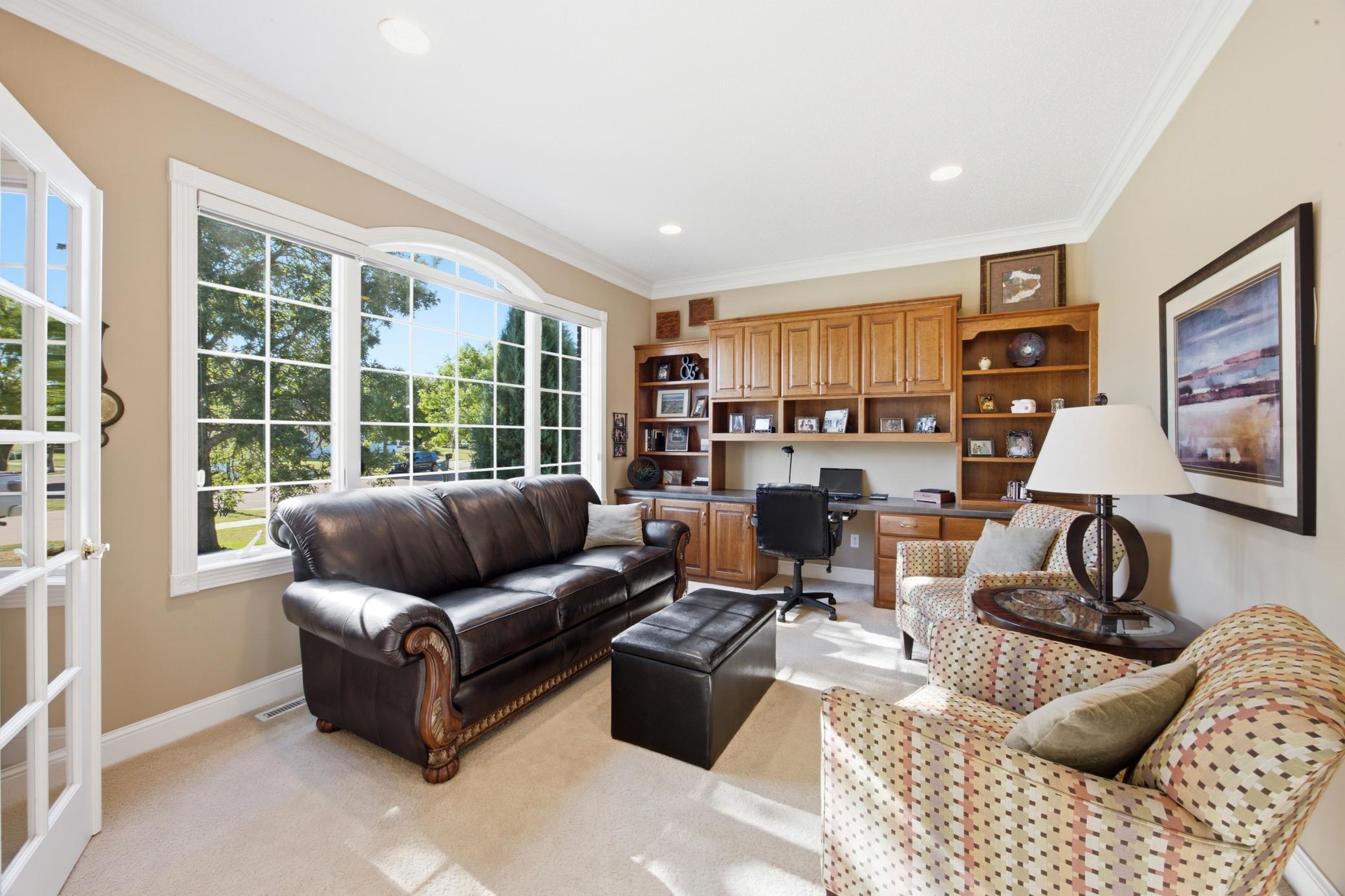 1996 single family home for sale at 4233 Timberline Drive S in Fargo, ND — 5 bed, 4 bath (photo 5 of 55)