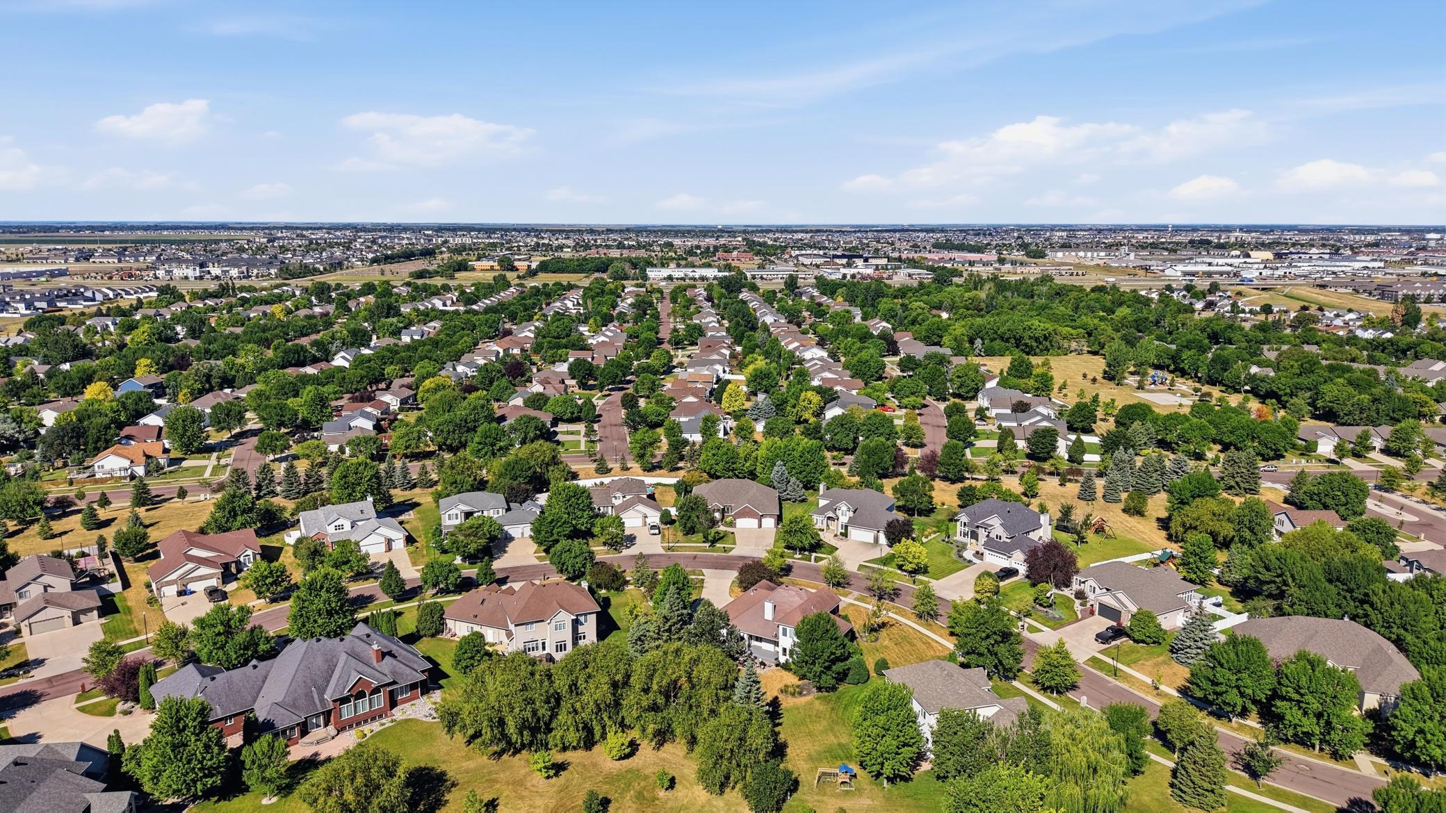 1996 single family home for sale at 4233 Timberline Drive S in Fargo, ND — 5 bed, 4 bath (photo 50 of 55)