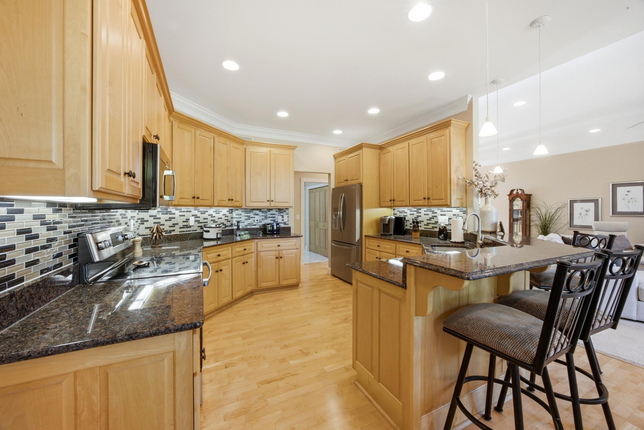 1996 single family home for sale at 4233 Timberline Drive S in Fargo, ND — 5 bed, 4 bath (photo 10 of 55)