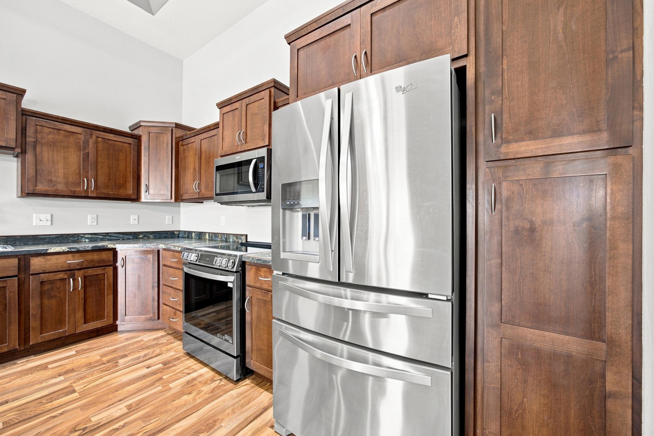 2012 twin home for sale at 454 Foxtail Drive E in West Fargo, ND — 3 bed, 3 bath (photo 11 of 38)