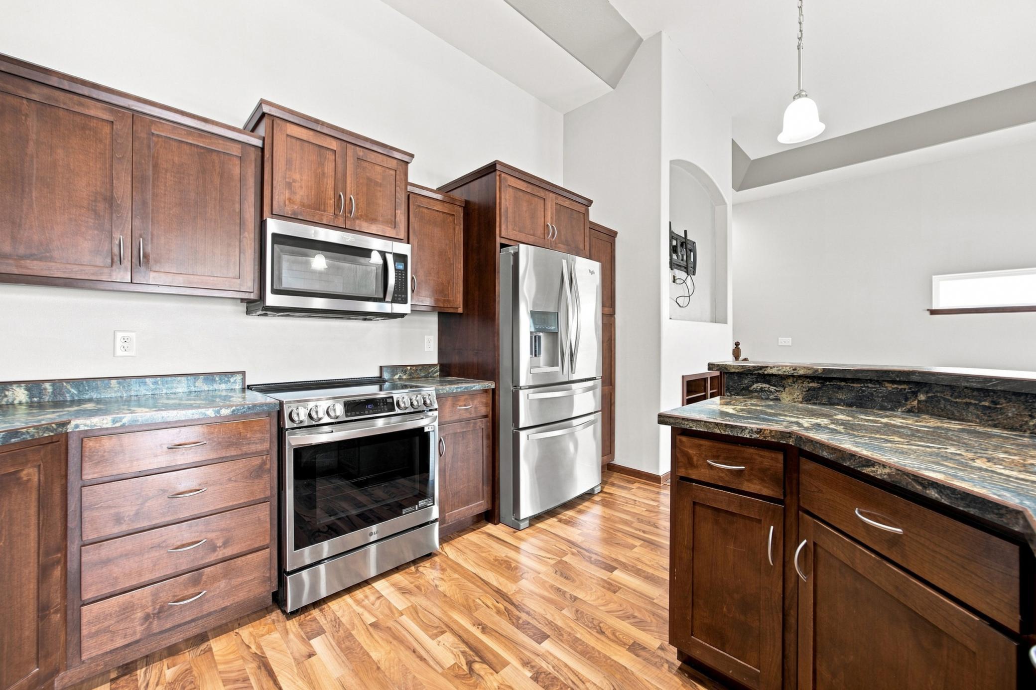 2012 twin home for sale at 454 Foxtail Drive E in West Fargo, ND — 3 bed, 3 bath (photo 12 of 38)