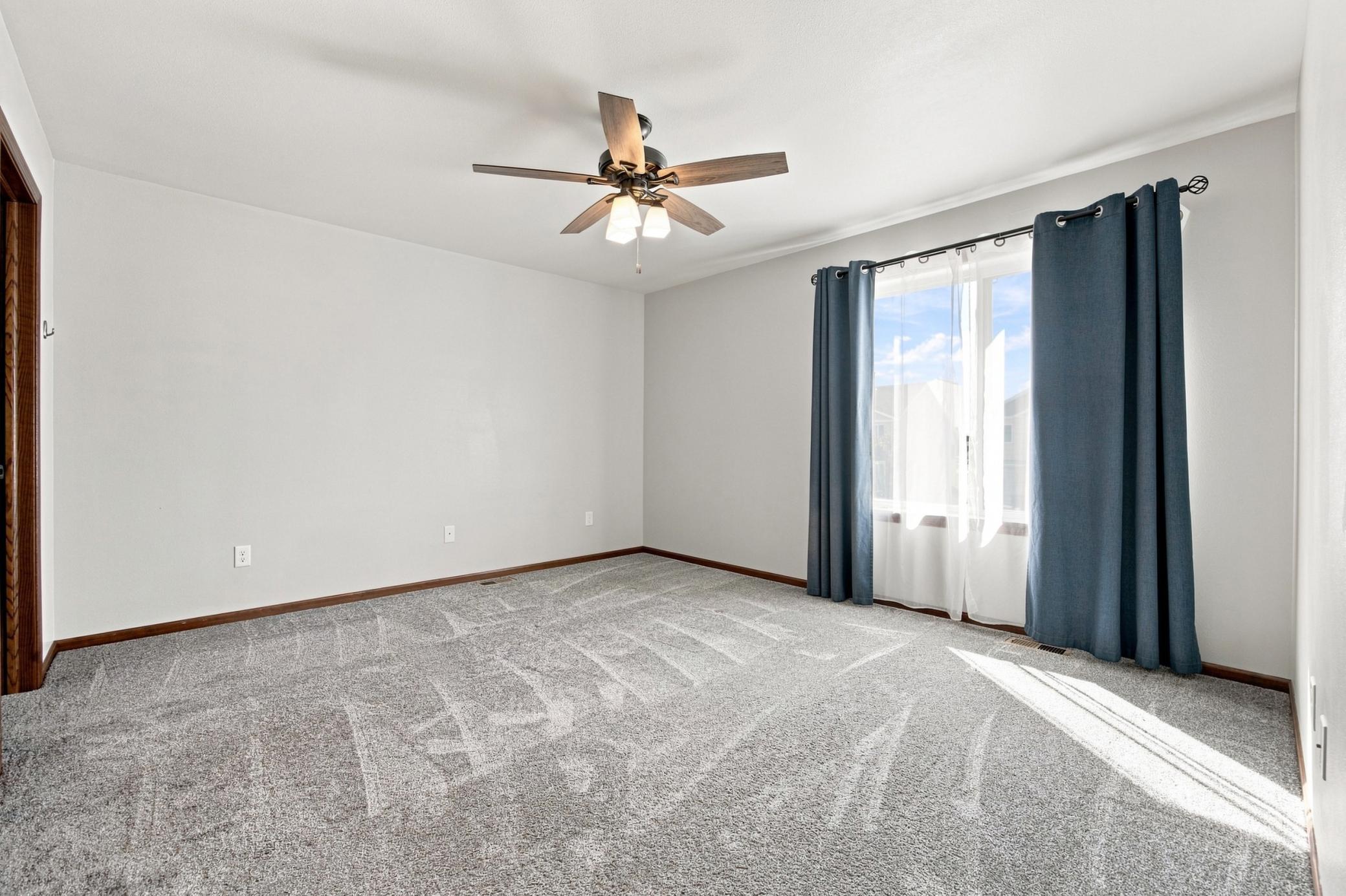 2012 twin home for sale at 454 Foxtail Drive E in West Fargo, ND — 3 bed, 3 bath (photo 15 of 38)