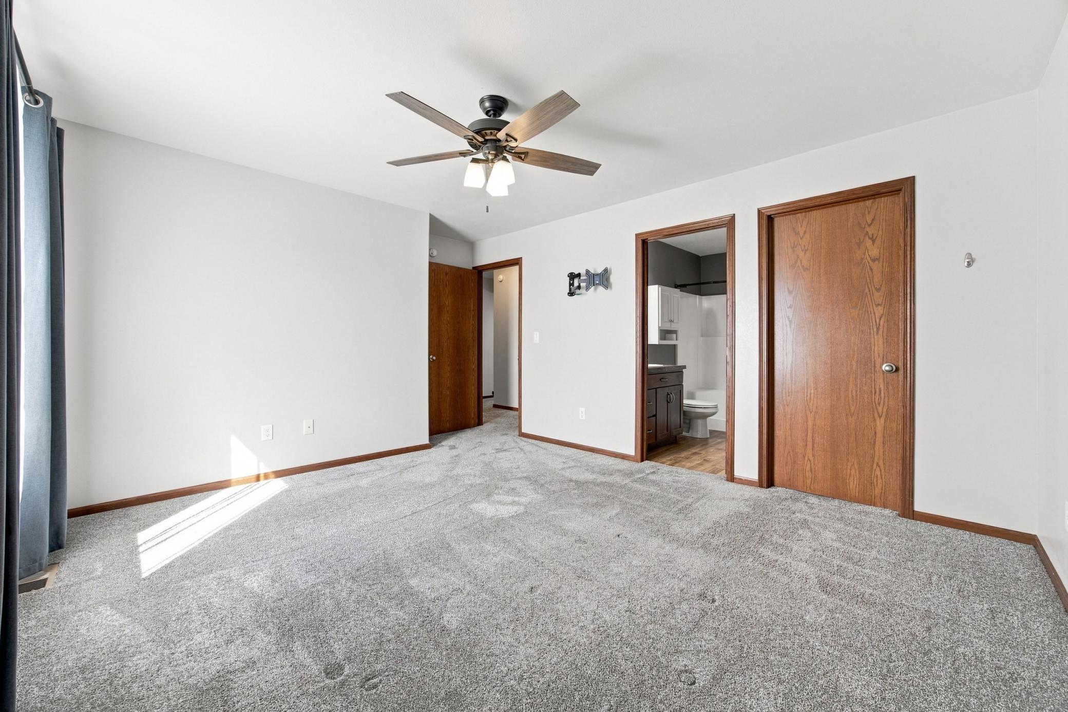 2012 twin home for sale at 454 Foxtail Drive E in West Fargo, ND — 3 bed, 3 bath (photo 16 of 38)