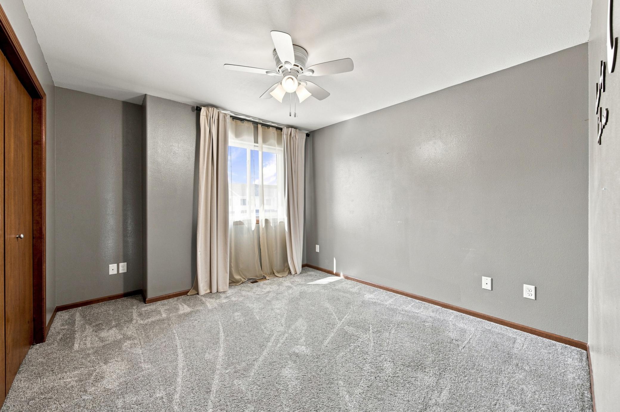 2012 twin home for sale at 454 Foxtail Drive E in West Fargo, ND — 3 bed, 3 bath (photo 18 of 38)