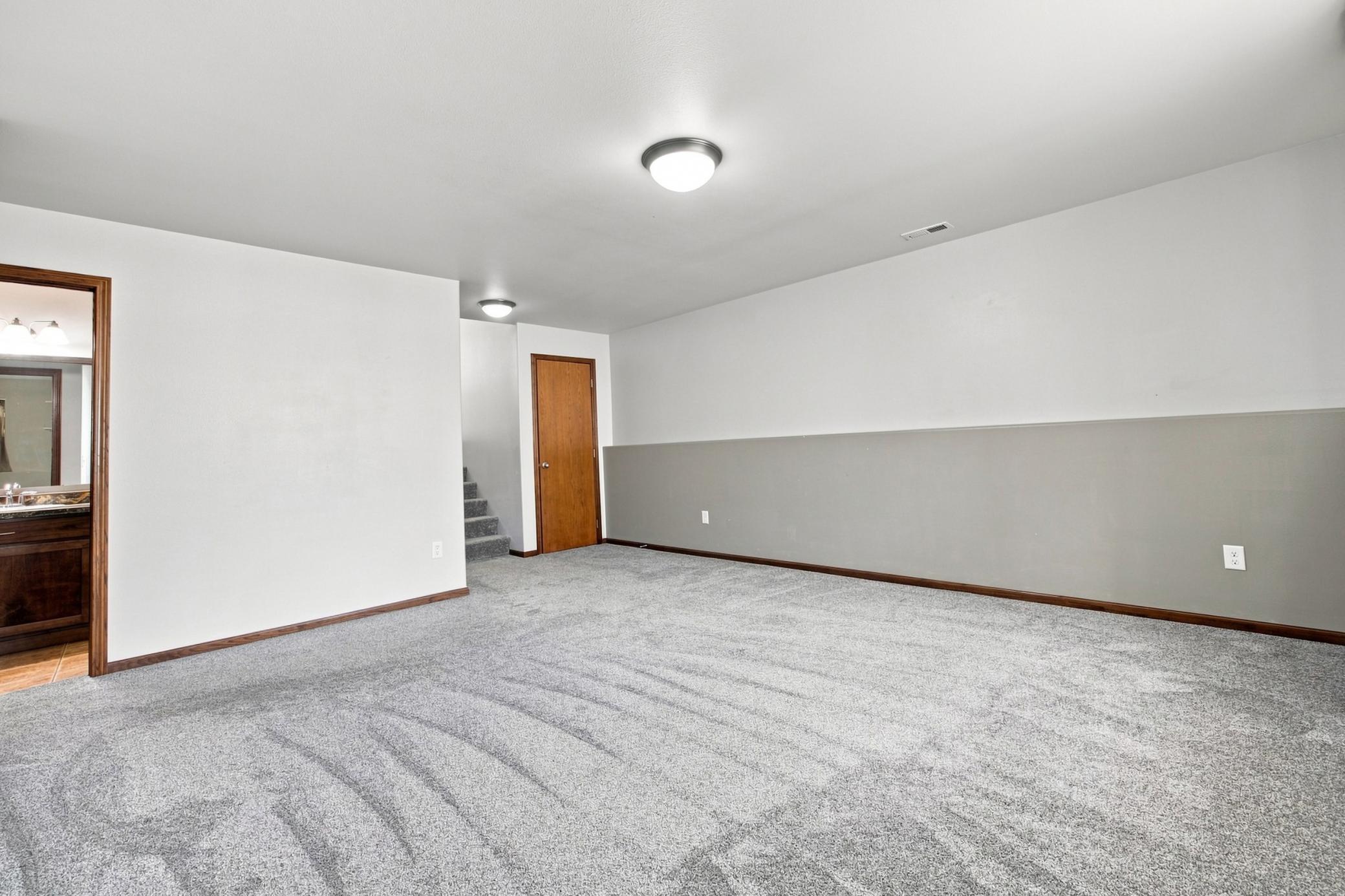 2012 twin home for sale at 454 Foxtail Drive E in West Fargo, ND — 3 bed, 3 bath (photo 21 of 38)