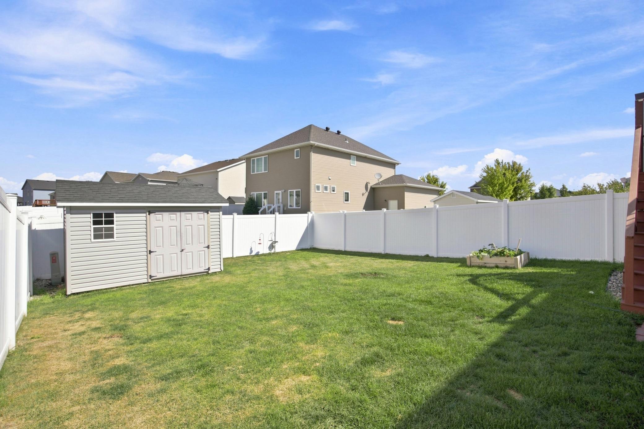 2012 twin home for sale at 454 Foxtail Drive E in West Fargo, ND — 3 bed, 3 bath (photo 26 of 38)
