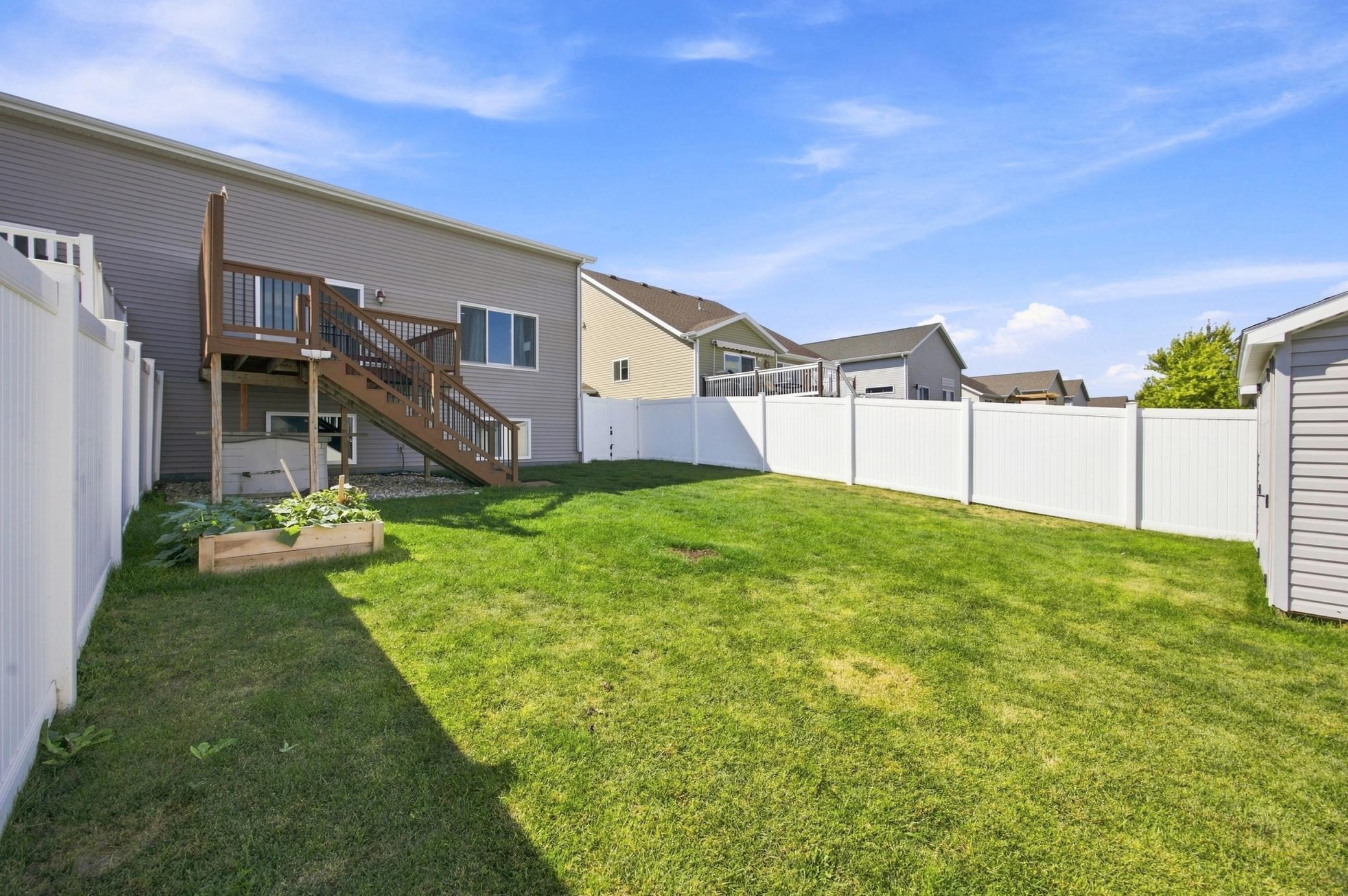 2012 twin home for sale at 454 Foxtail Drive E in West Fargo, ND — 3 bed, 3 bath (photo 27 of 38)