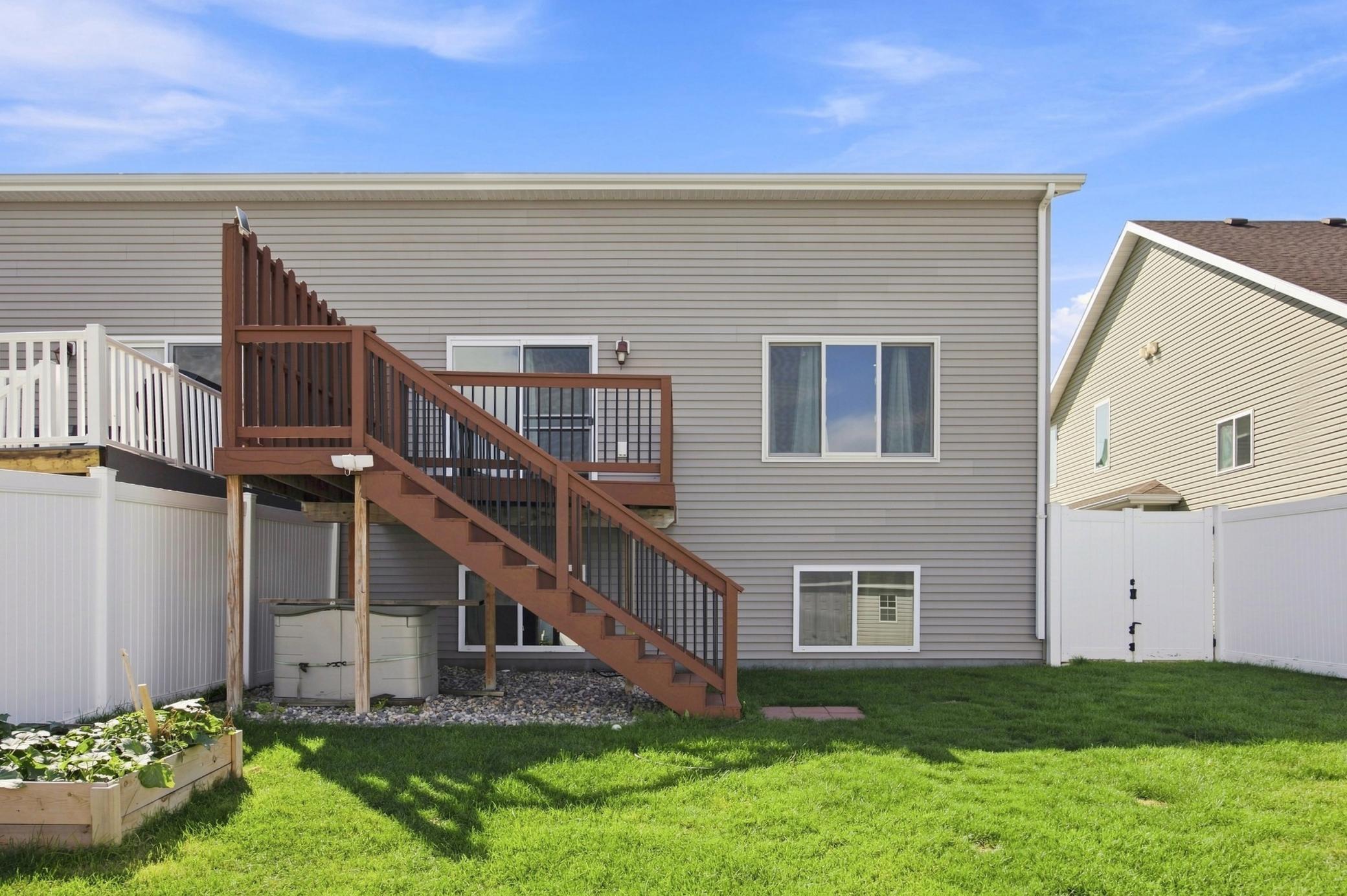 2012 twin home for sale at 454 Foxtail Drive E in West Fargo, ND — 3 bed, 3 bath (photo 28 of 38)