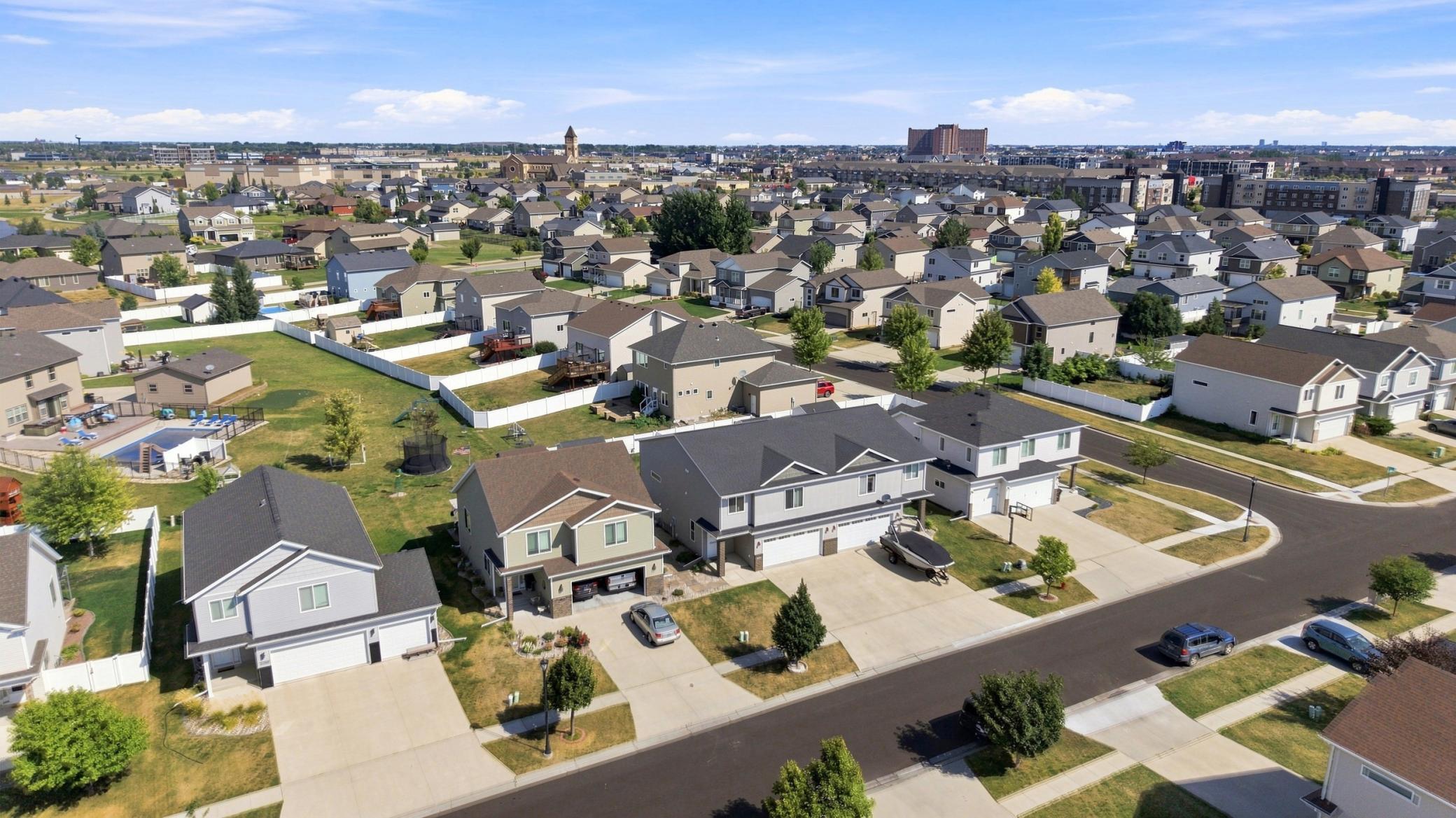 2012 twin home for sale at 454 Foxtail Drive E in West Fargo, ND — 3 bed, 3 bath (photo 31 of 38)