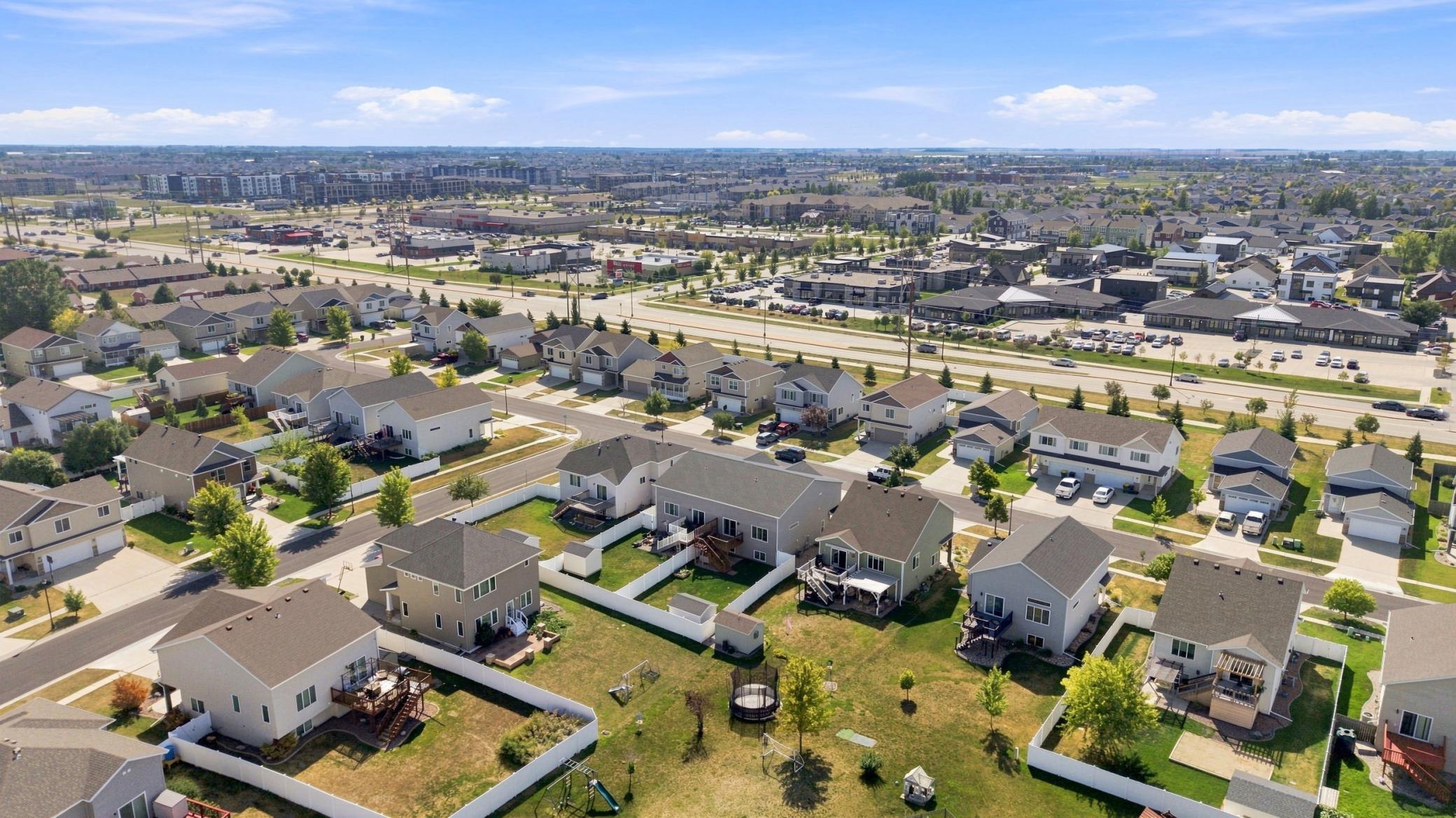 2012 twin home for sale at 454 Foxtail Drive E in West Fargo, ND — 3 bed, 3 bath (photo 33 of 38)