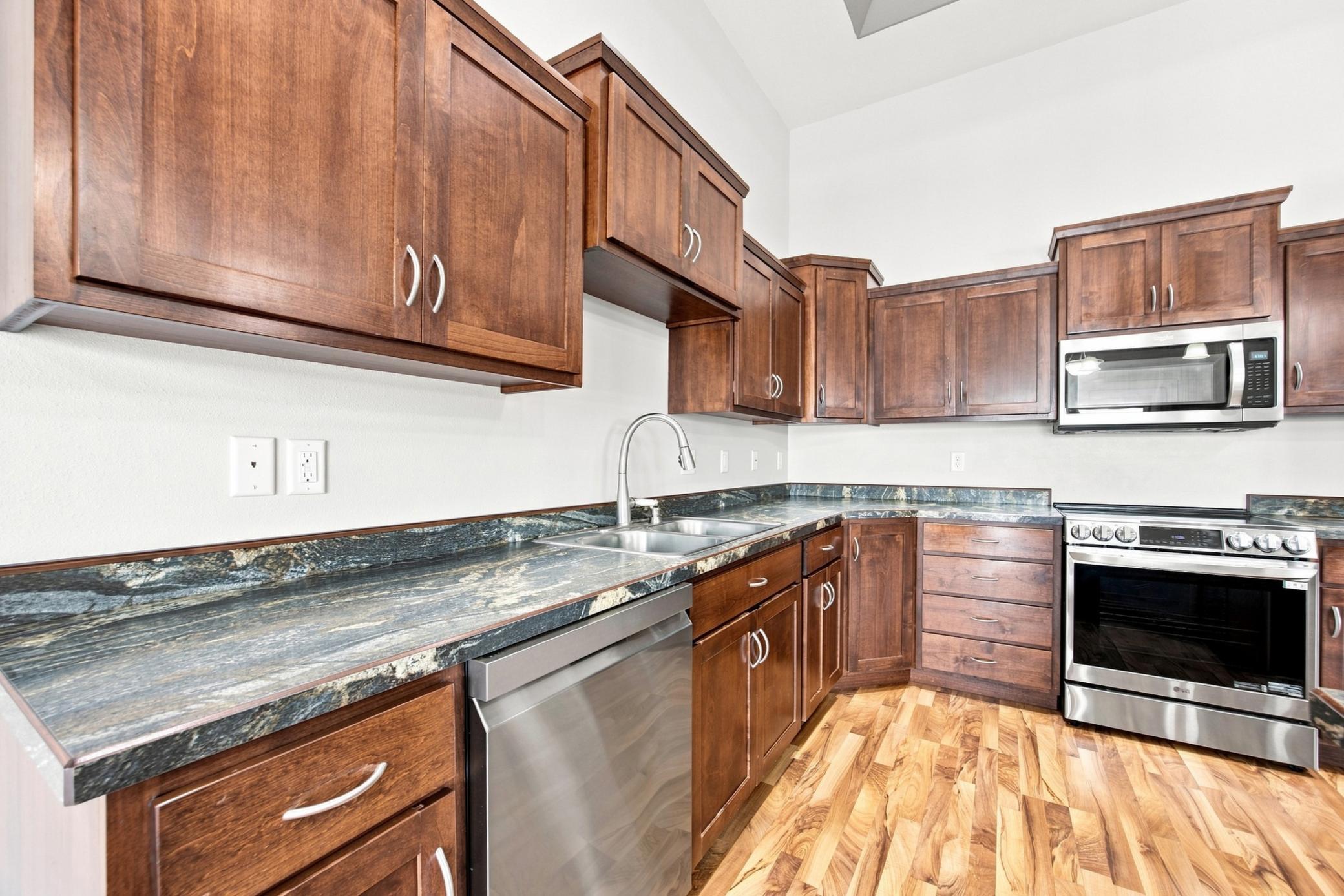 2012 twin home for sale at 454 Foxtail Drive E in West Fargo, ND — 3 bed, 3 bath (photo 10 of 38)