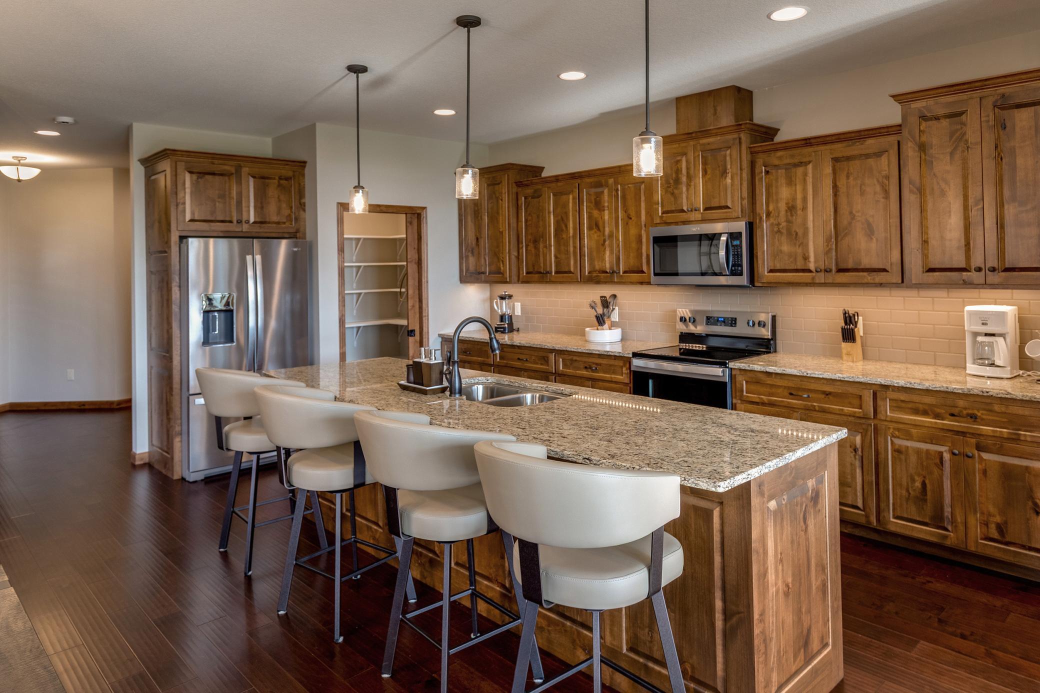 2025 townhouse for sale at 7866 Chickasaw Circle in Pequot Lakes, MN — 3 bed, 2 bath (photo 7 of 39)