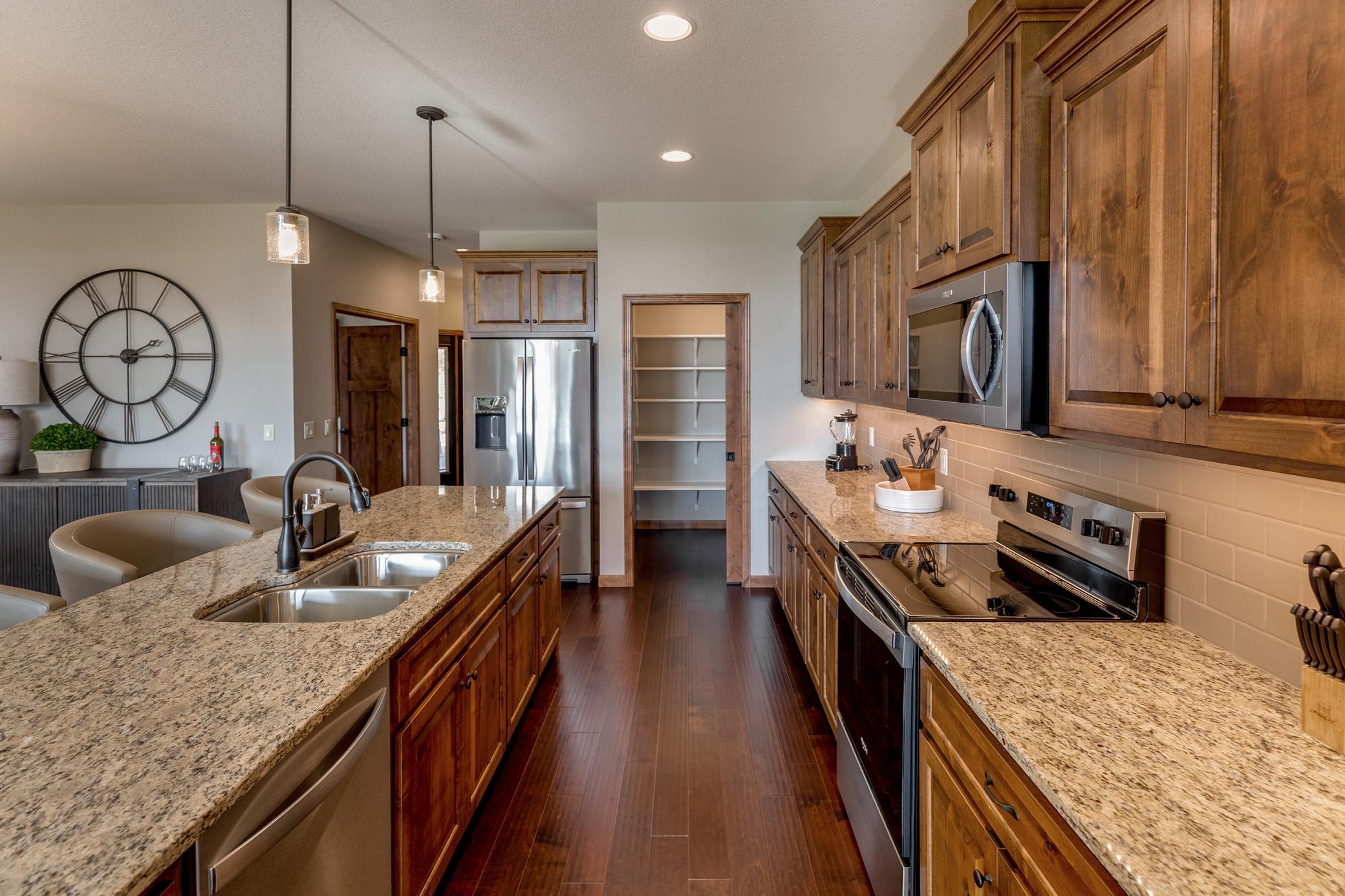 2025 townhouse for sale at 7866 Chickasaw Circle in Pequot Lakes, MN — 3 bed, 2 bath (photo 8 of 39)