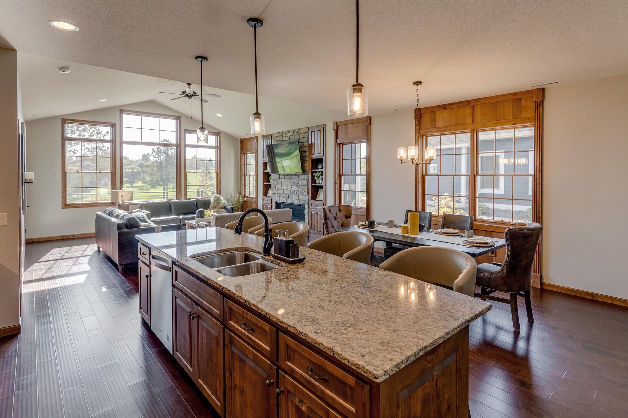 2025 townhouse for sale at 7866 Chickasaw Circle in Pequot Lakes, MN — 3 bed, 2 bath (photo 10 of 39)