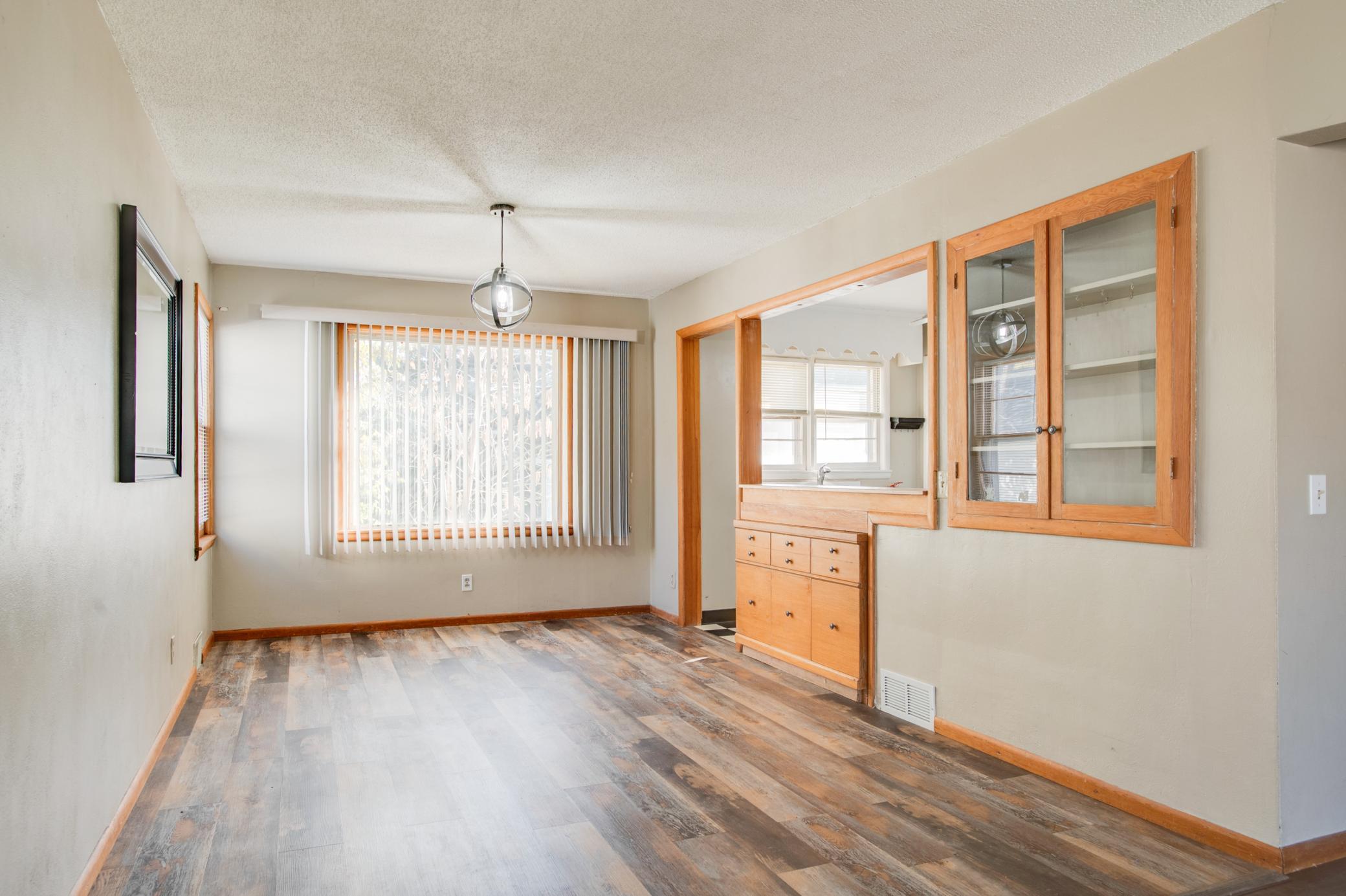 1952 single family home for sale at 614 16th Street N in Moorhead, MN — 3 bed, 2 bath (photo 11 of 47)