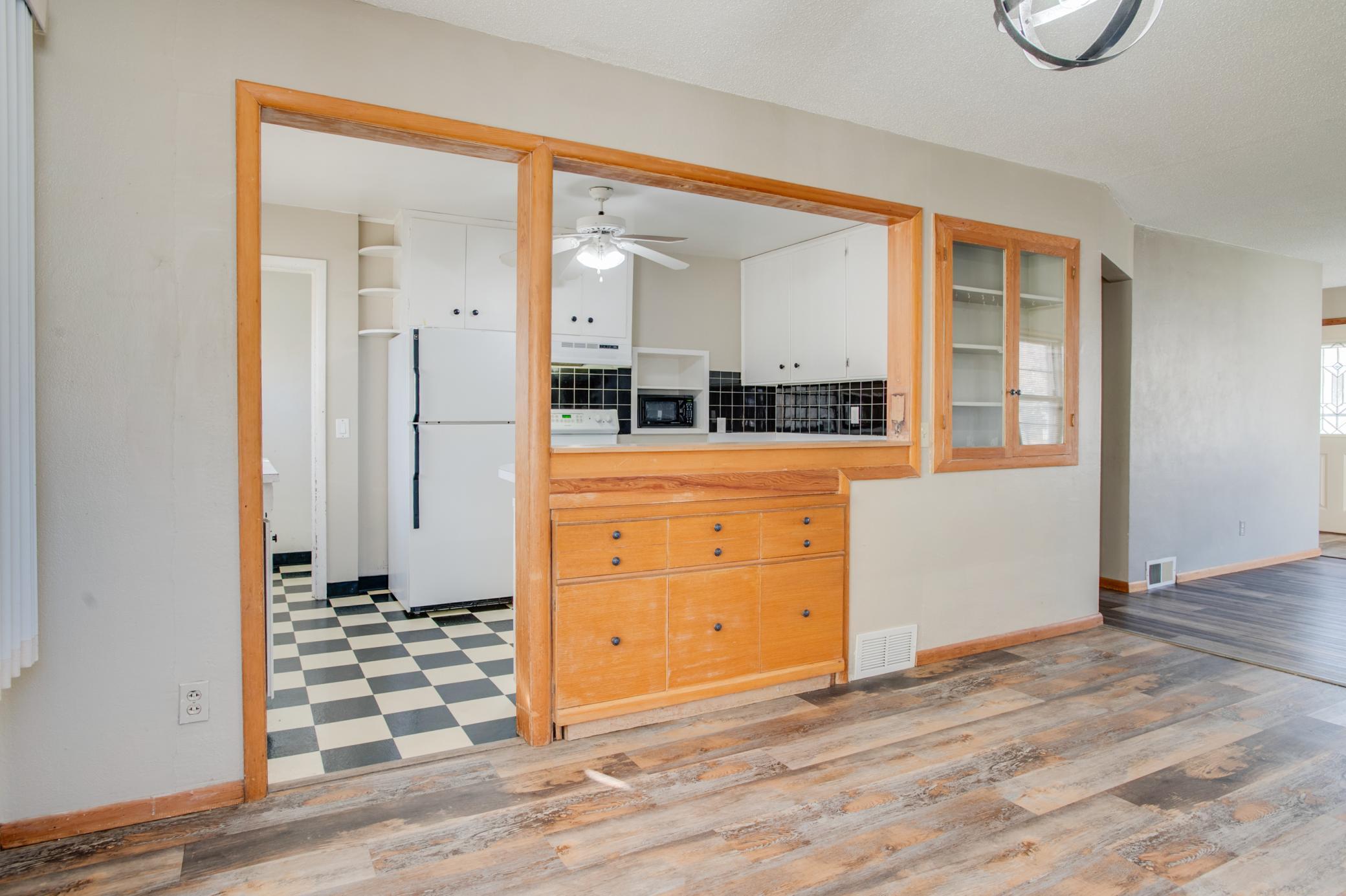 1952 single family home for sale at 614 16th Street N in Moorhead, MN — 3 bed, 2 bath (photo 13 of 47)