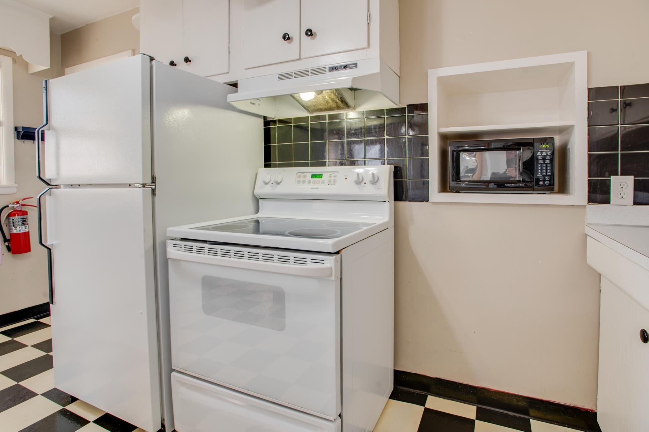 1952 single family home for sale at 614 16th Street N in Moorhead, MN — 3 bed, 2 bath (photo 17 of 47)