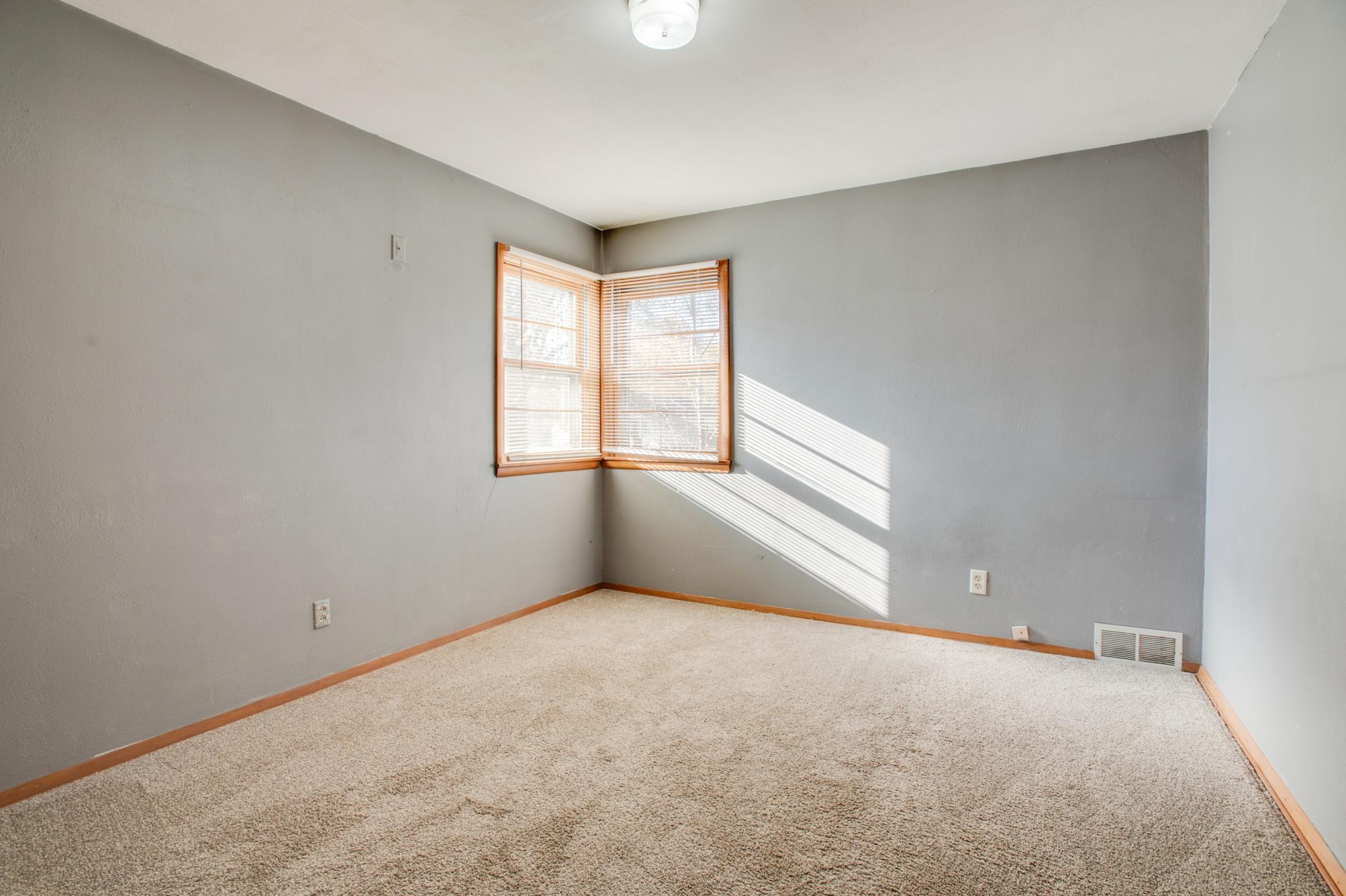 1952 single family home for sale at 614 16th Street N in Moorhead, MN — 3 bed, 2 bath (photo 20 of 47)