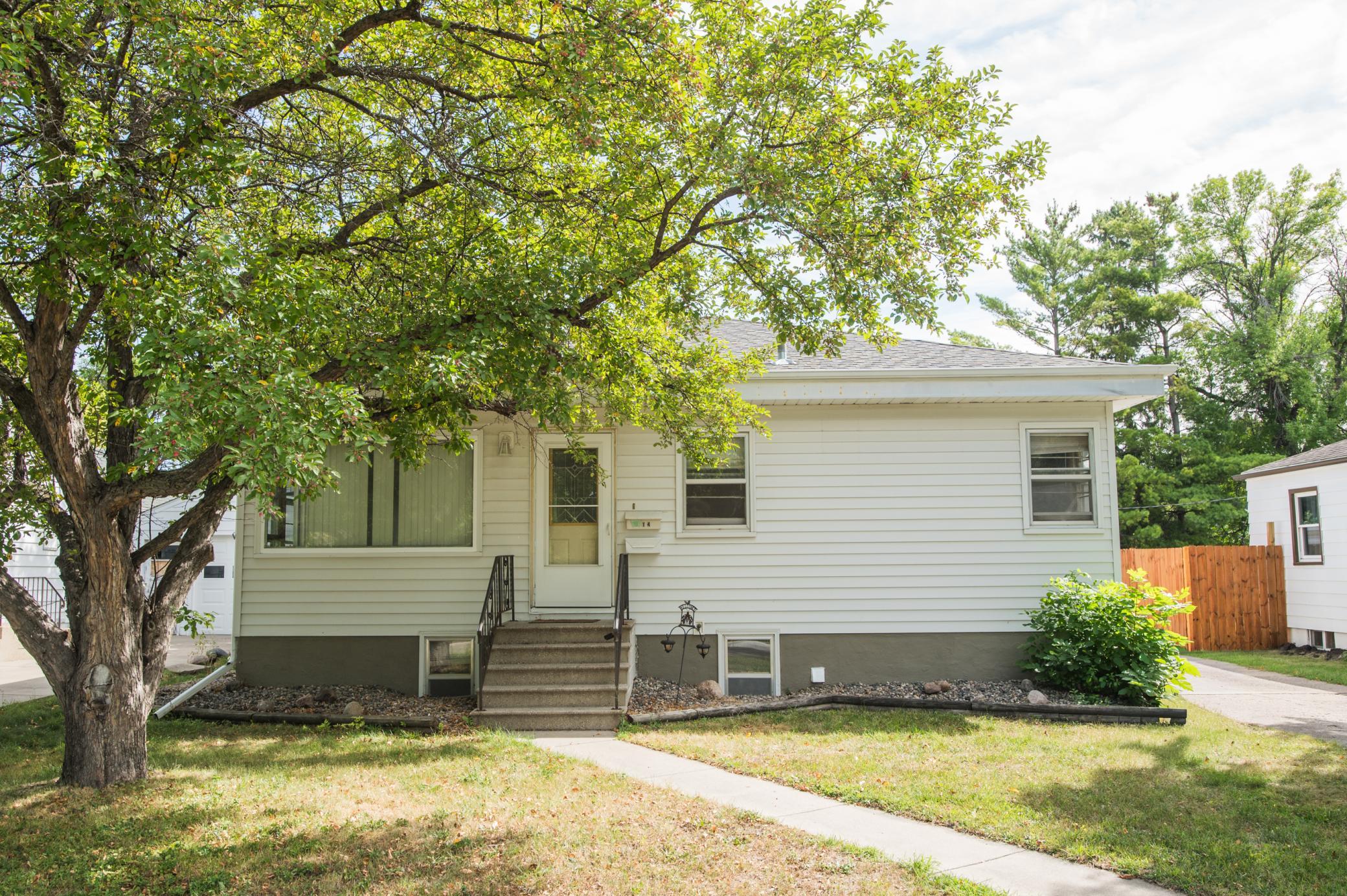 1952 single family home for sale at 614 16th Street N in Moorhead, MN — 3 bed, 2 bath (photo 3 of 47)