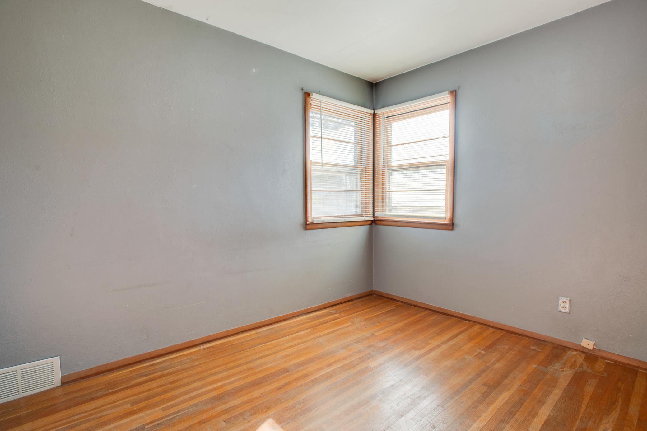 1952 single family home for sale at 614 16th Street N in Moorhead, MN — 3 bed, 2 bath (photo 22 of 47)