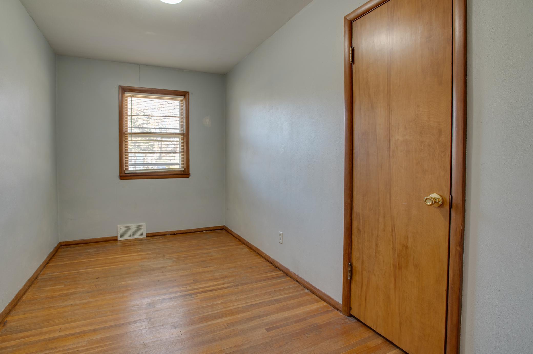 1952 single family home for sale at 614 16th Street N in Moorhead, MN — 3 bed, 2 bath (photo 24 of 47)
