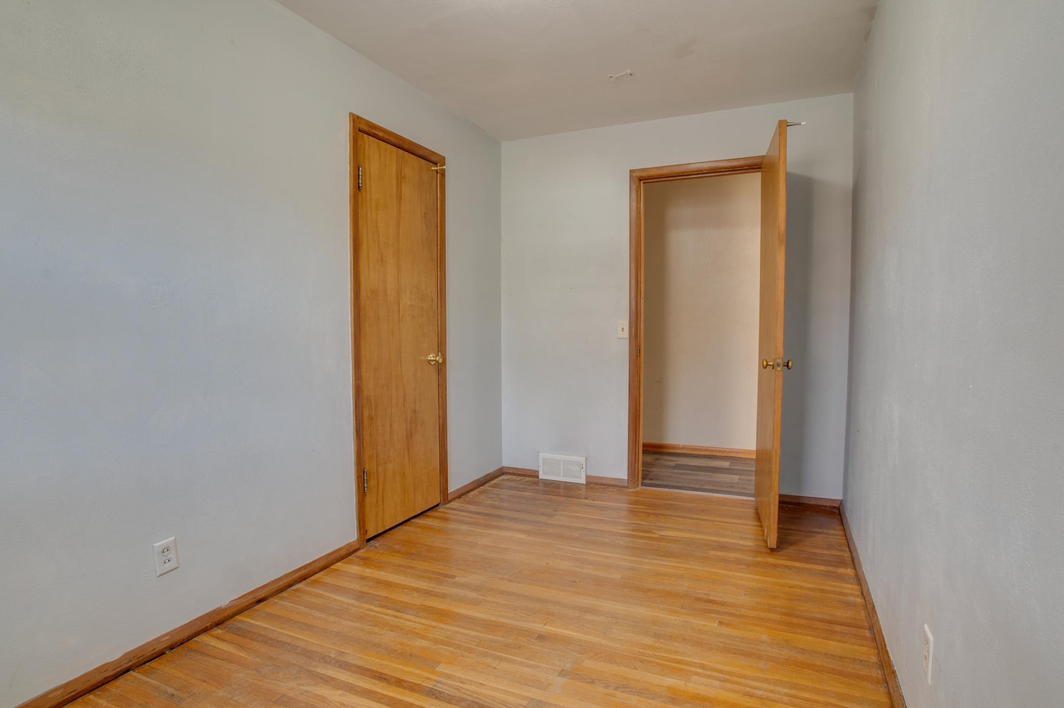 1952 single family home for sale at 614 16th Street N in Moorhead, MN — 3 bed, 2 bath (photo 25 of 47)