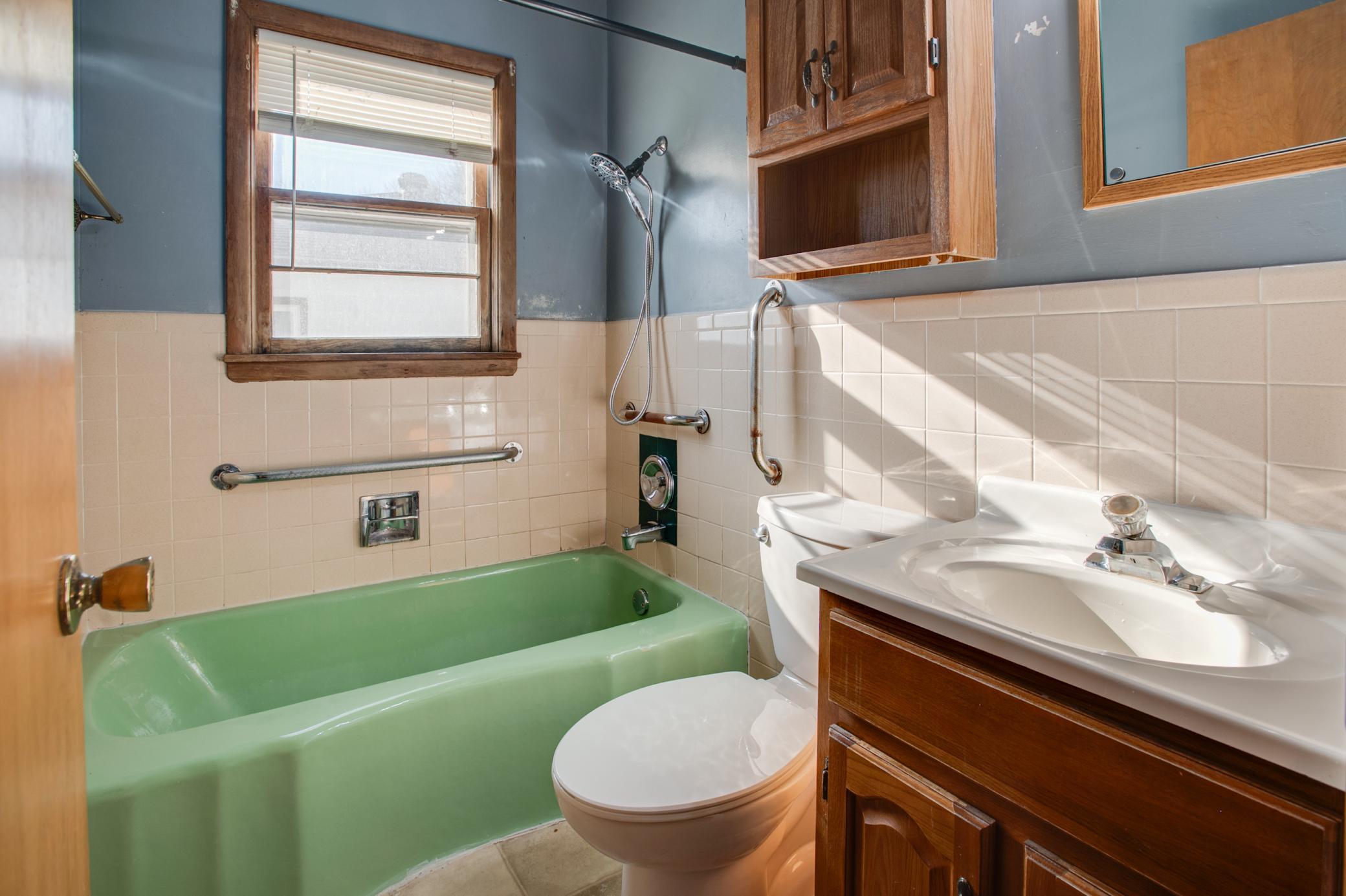 1952 single family home for sale at 614 16th Street N in Moorhead, MN — 3 bed, 2 bath (photo 26 of 47)