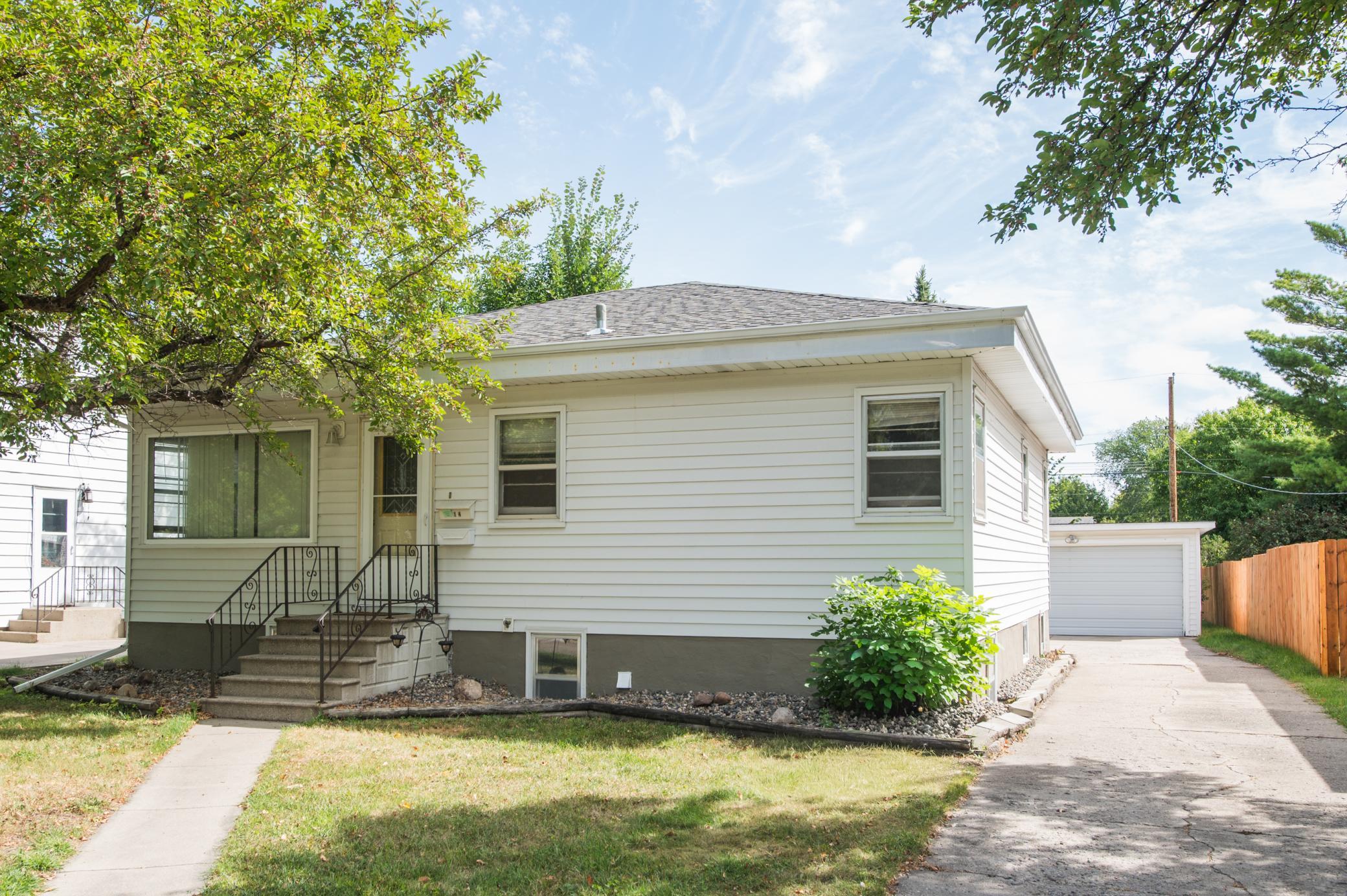 1952 single family home for sale at 614 16th Street N in Moorhead, MN — 3 bed, 2 bath (photo 4 of 47)