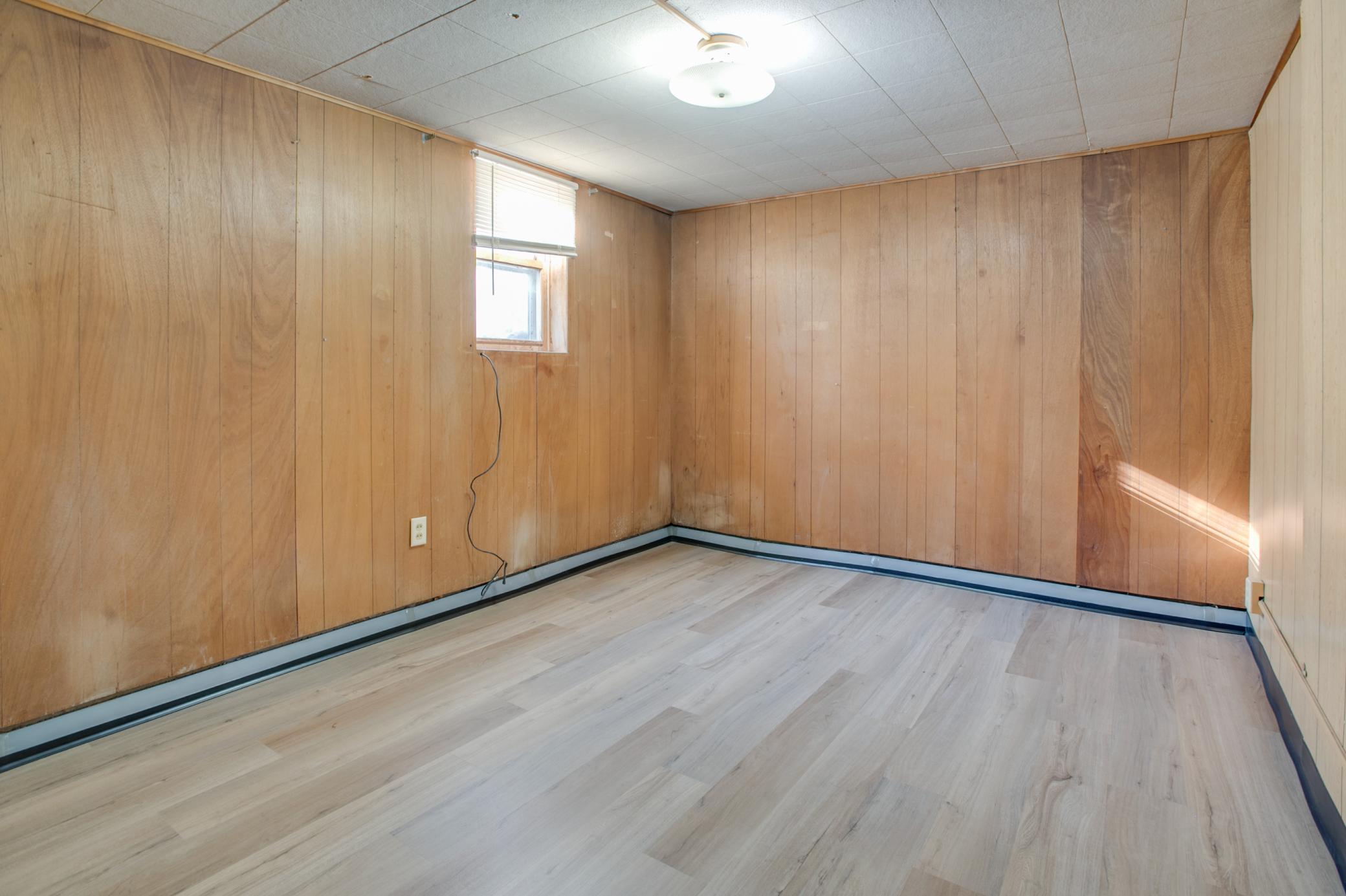 1952 single family home for sale at 614 16th Street N in Moorhead, MN — 3 bed, 2 bath (photo 34 of 47)