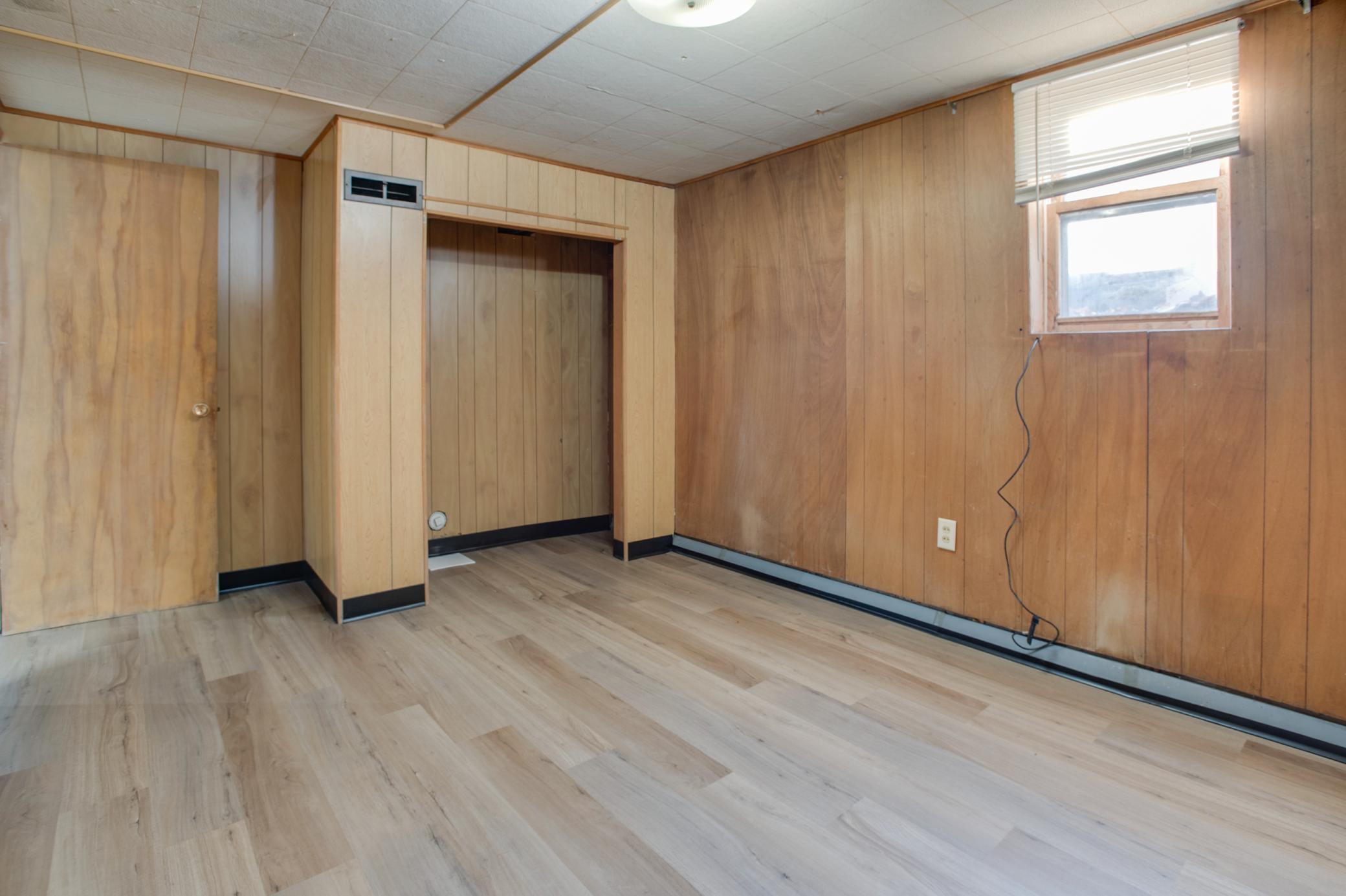 1952 single family home for sale at 614 16th Street N in Moorhead, MN — 3 bed, 2 bath (photo 35 of 47)