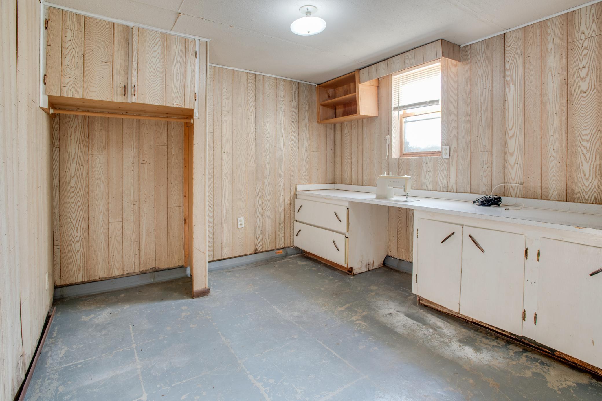 1952 single family home for sale at 614 16th Street N in Moorhead, MN — 3 bed, 2 bath (photo 36 of 47)