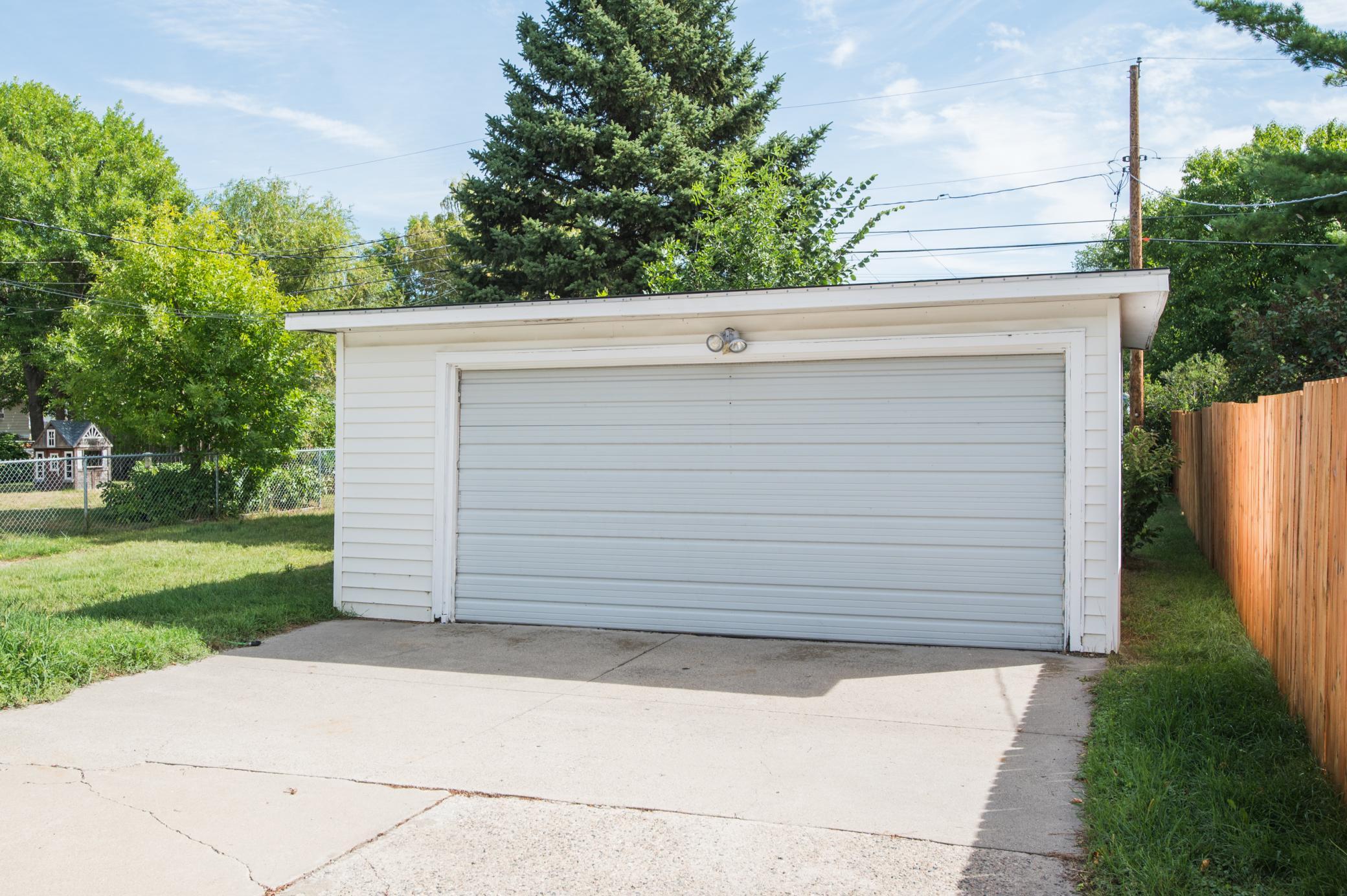 1952 single family home for sale at 614 16th Street N in Moorhead, MN — 3 bed, 2 bath (photo 40 of 47)