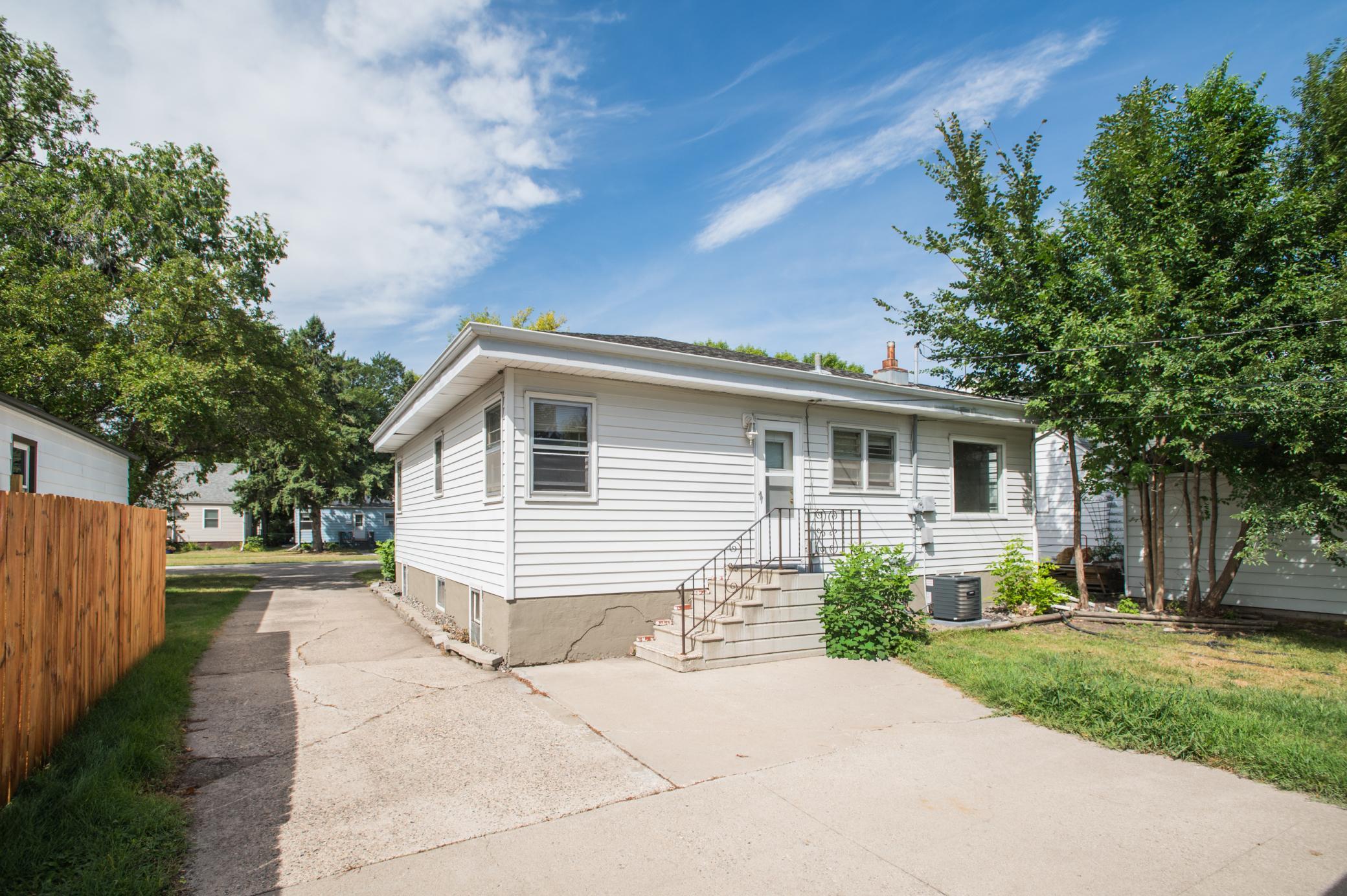 1952 single family home for sale at 614 16th Street N in Moorhead, MN — 3 bed, 2 bath (photo 41 of 47)