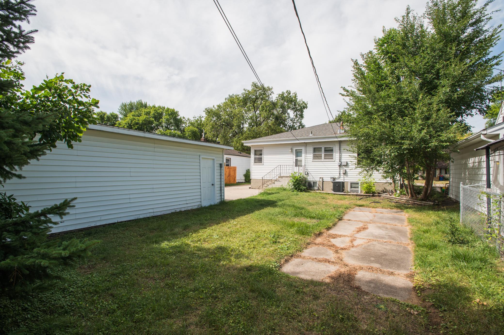 1952 single family home for sale at 614 16th Street N in Moorhead, MN — 3 bed, 2 bath (photo 43 of 47)