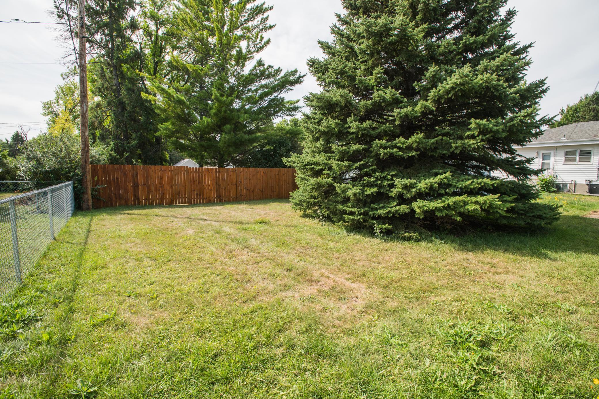 1952 single family home for sale at 614 16th Street N in Moorhead, MN — 3 bed, 2 bath (photo 44 of 47)