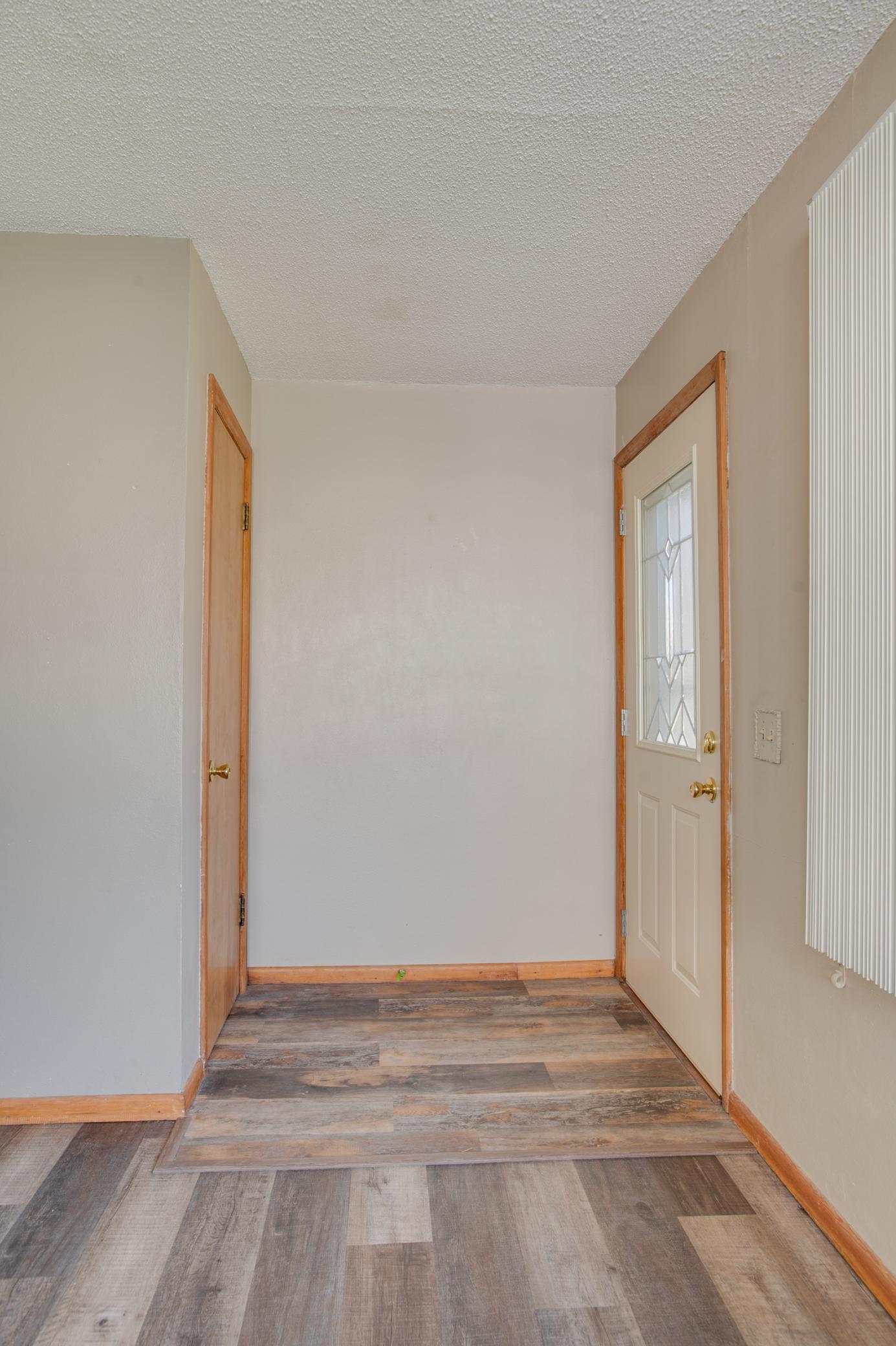 1952 single family home for sale at 614 16th Street N in Moorhead, MN — 3 bed, 2 bath (photo 6 of 47)