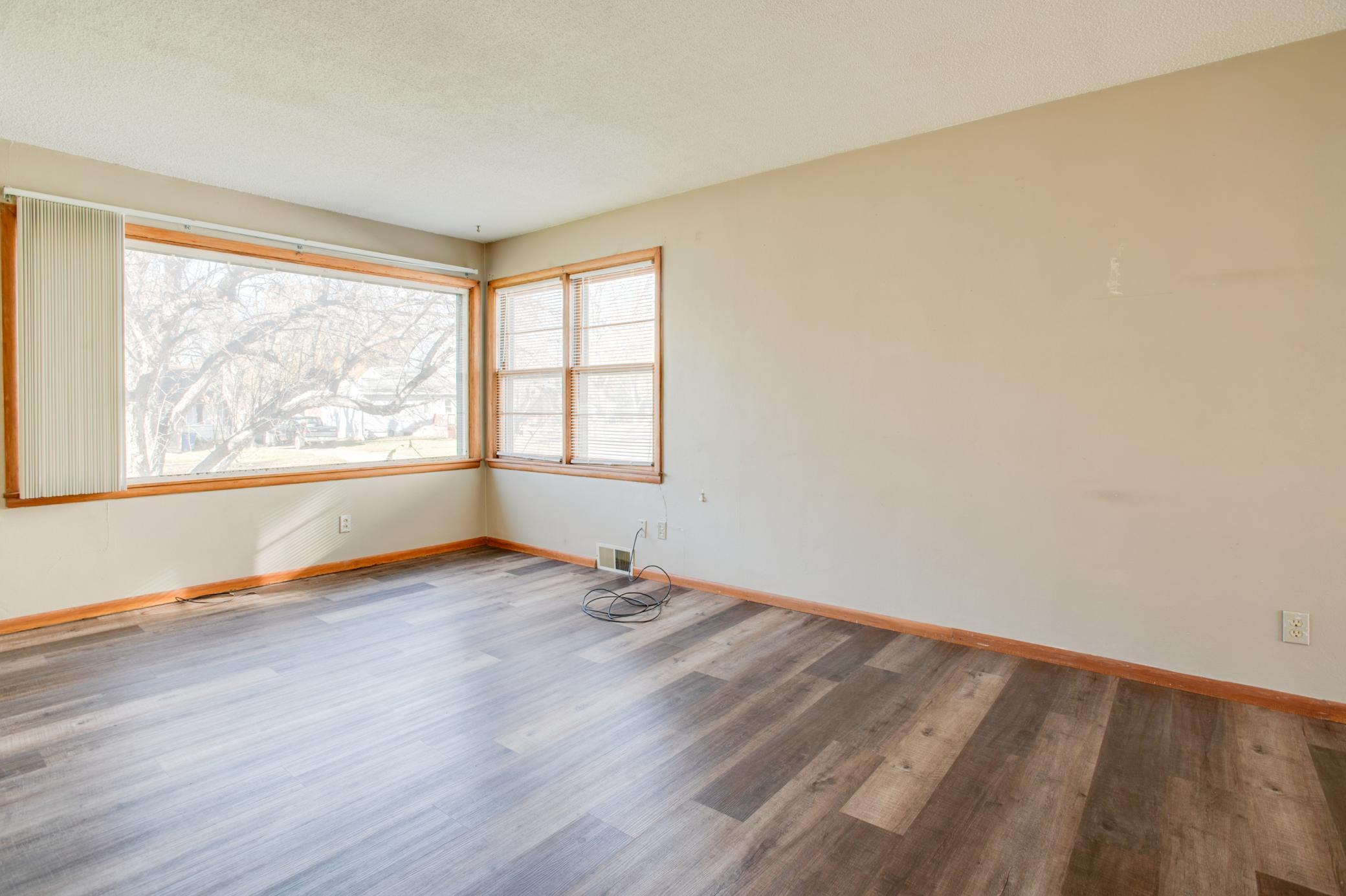 1952 single family home for sale at 614 16th Street N in Moorhead, MN — 3 bed, 2 bath (photo 8 of 47)